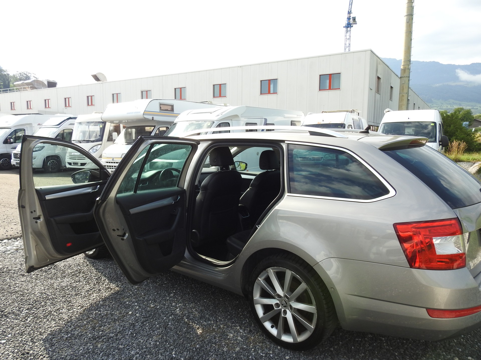SKODA Octavia Combi 1.8 TSI Ambition 4x4 DSG-image-17