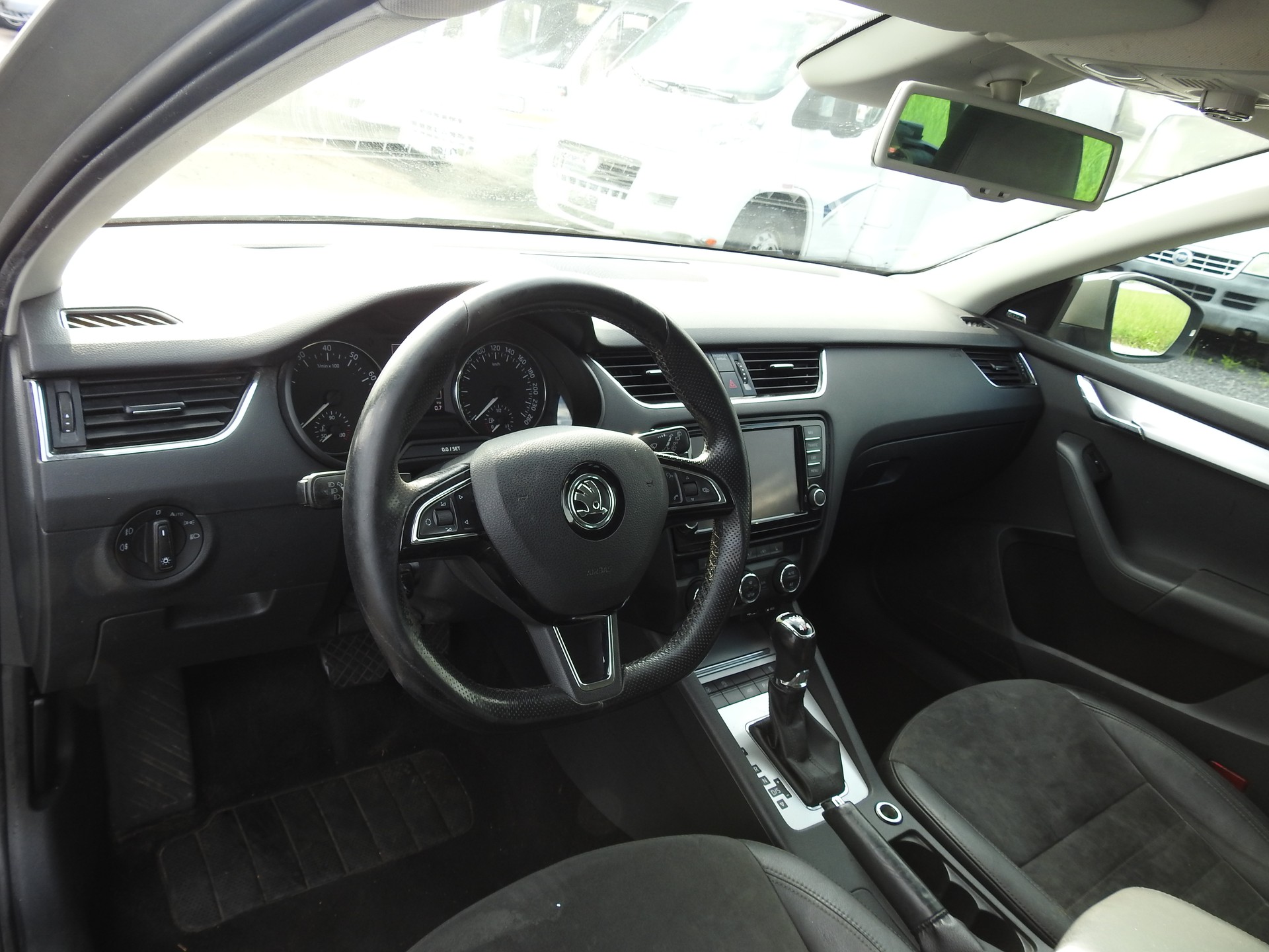 SKODA Octavia Combi 1.8 TSI Ambition 4x4 DSG-image-13