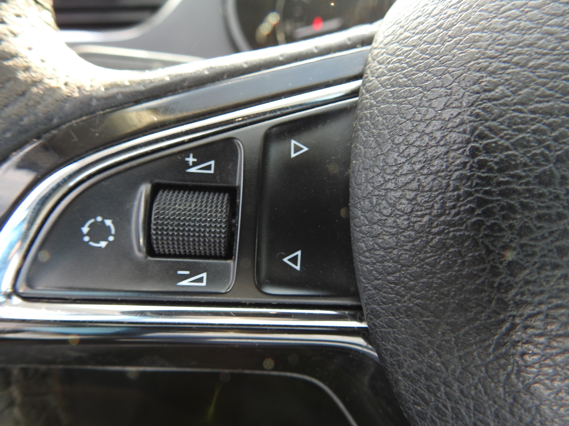SKODA Octavia Combi 1.8 TSI Ambition 4x4 DSG-image-25