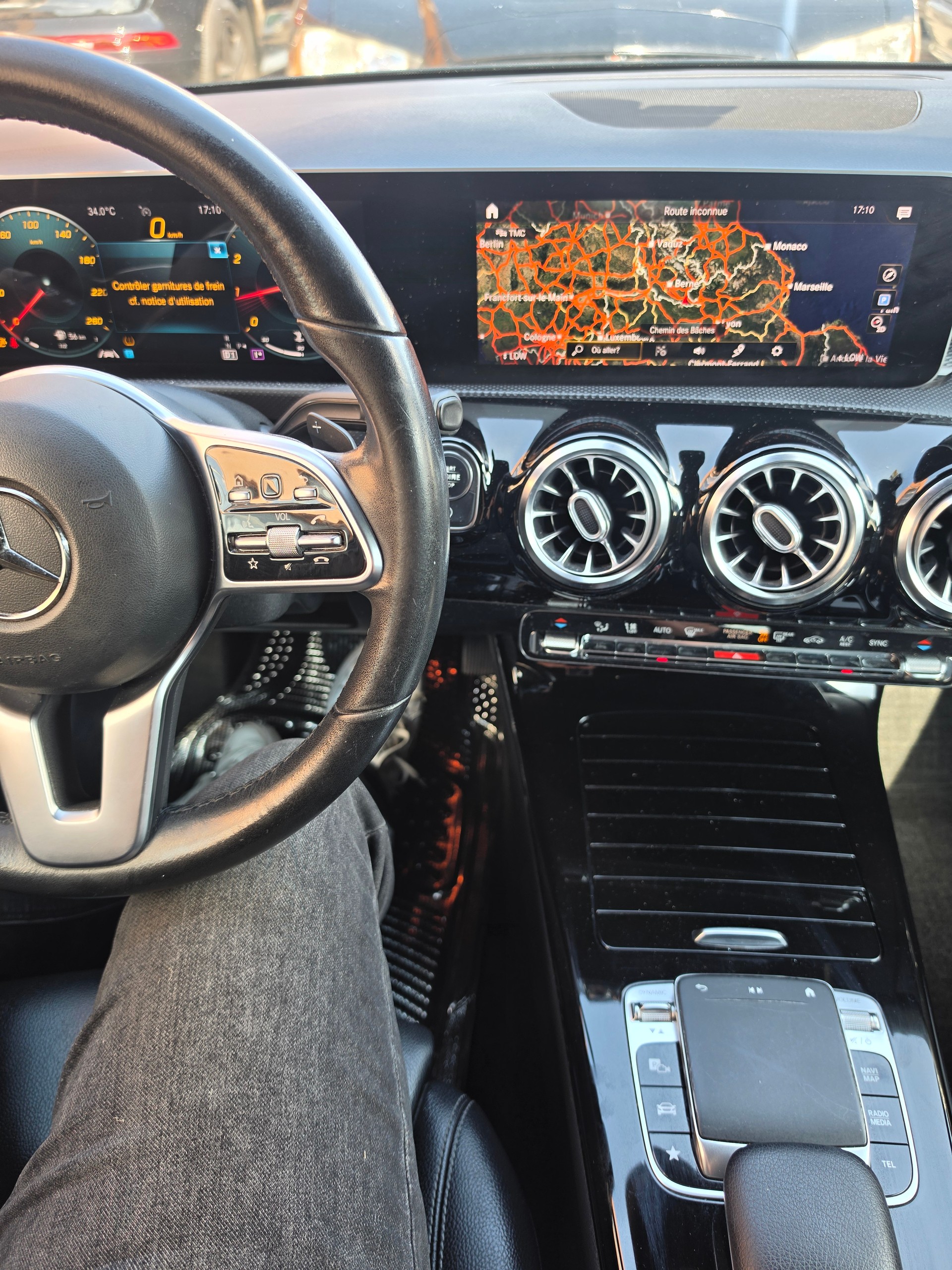MERCEDES-BENZ A 200 7G-DCT-image-8