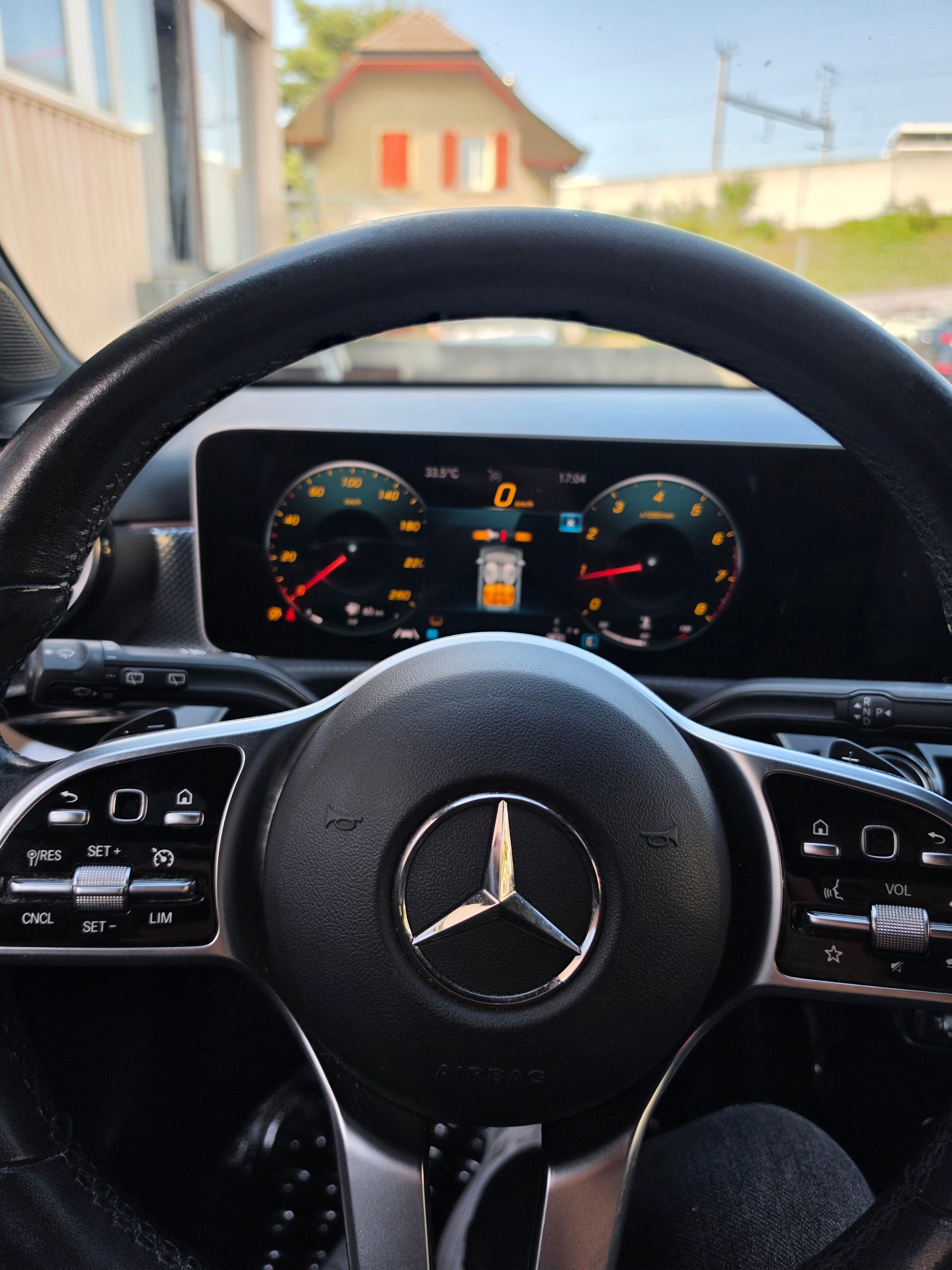 MERCEDES-BENZ A 200 7G-DCT-image-7
