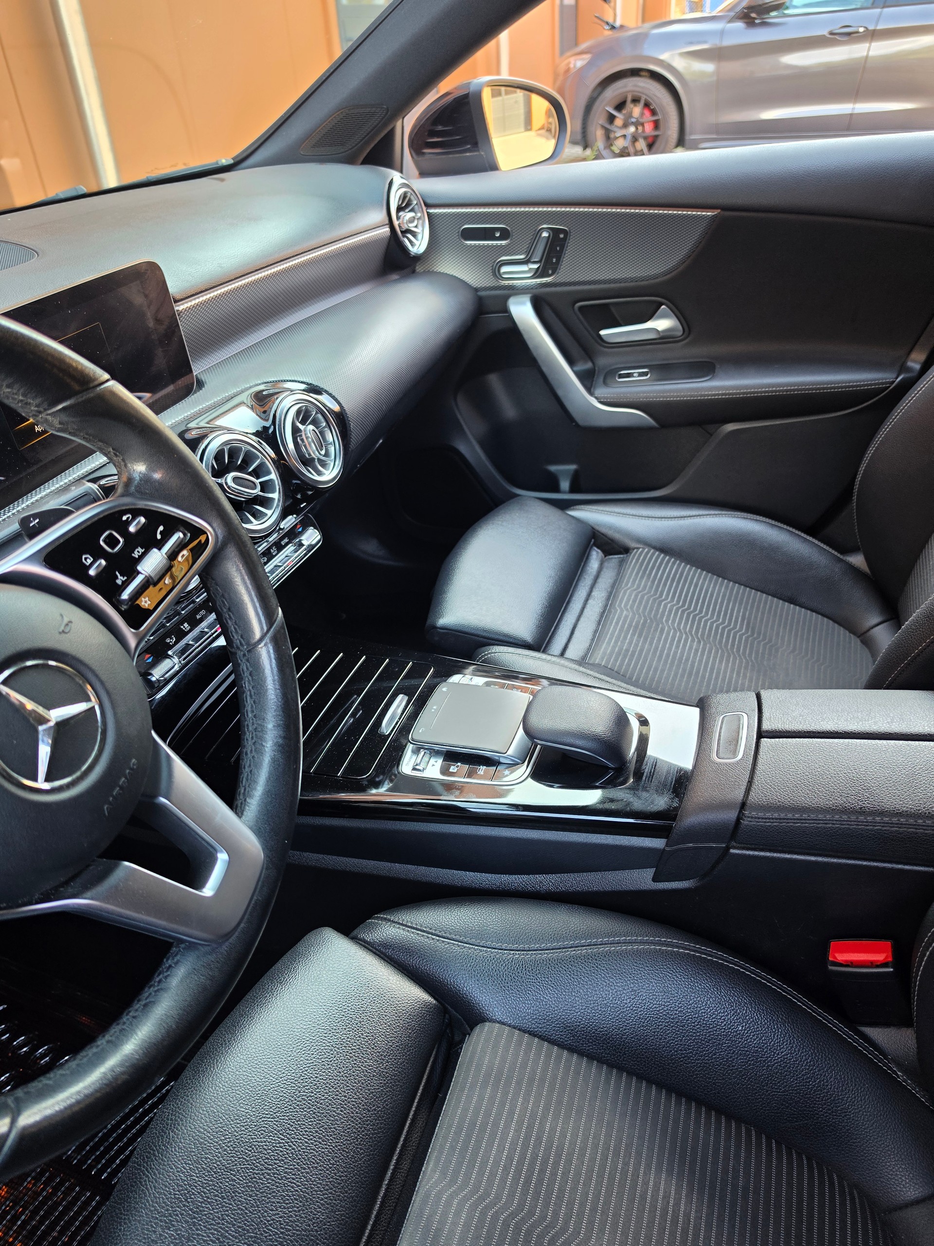 MERCEDES-BENZ A 200 7G-DCT-image-10