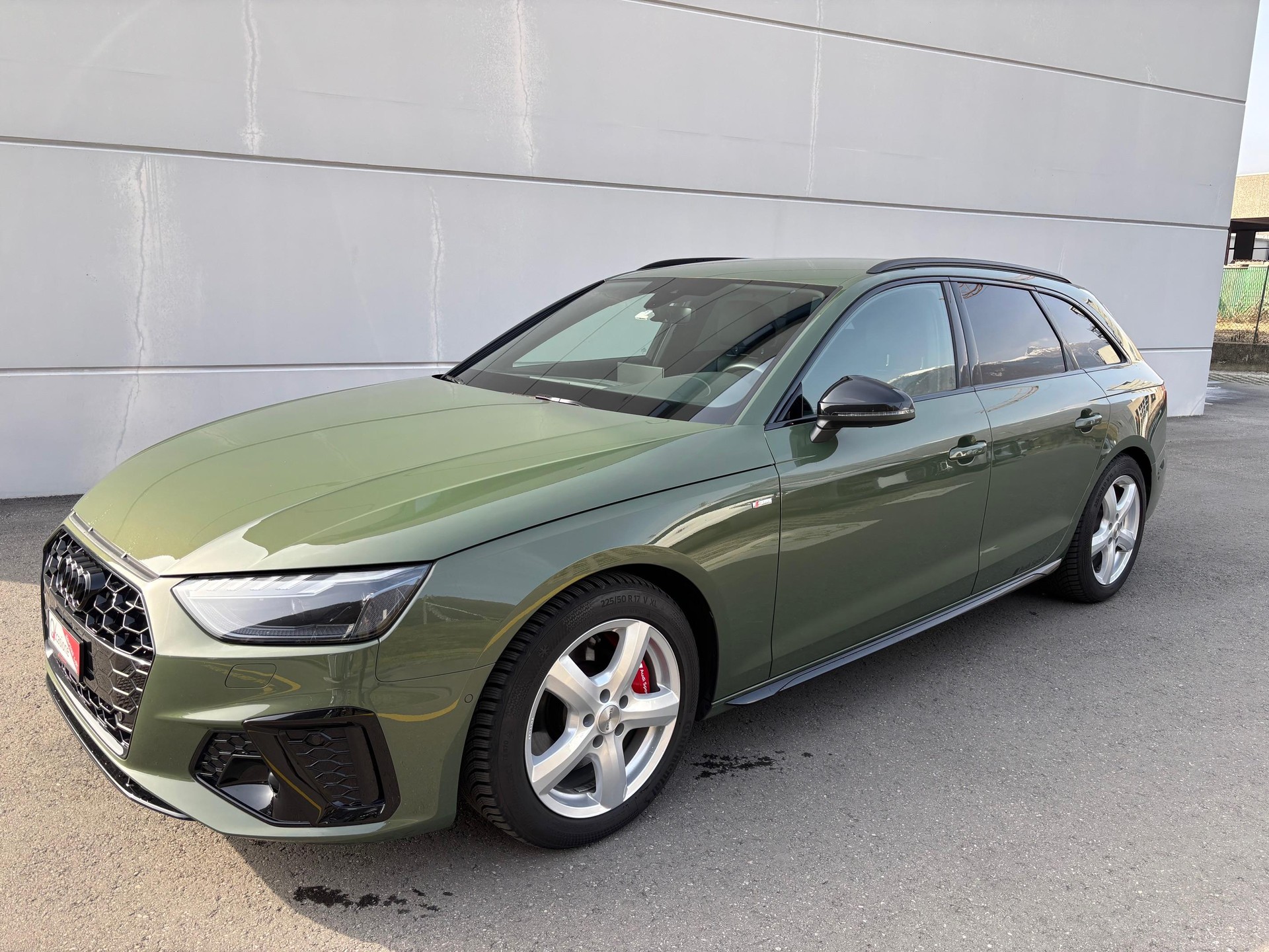 AUDI A4 Avant 2.0 45 TFSI S Line quattro S-Tronic-image-2