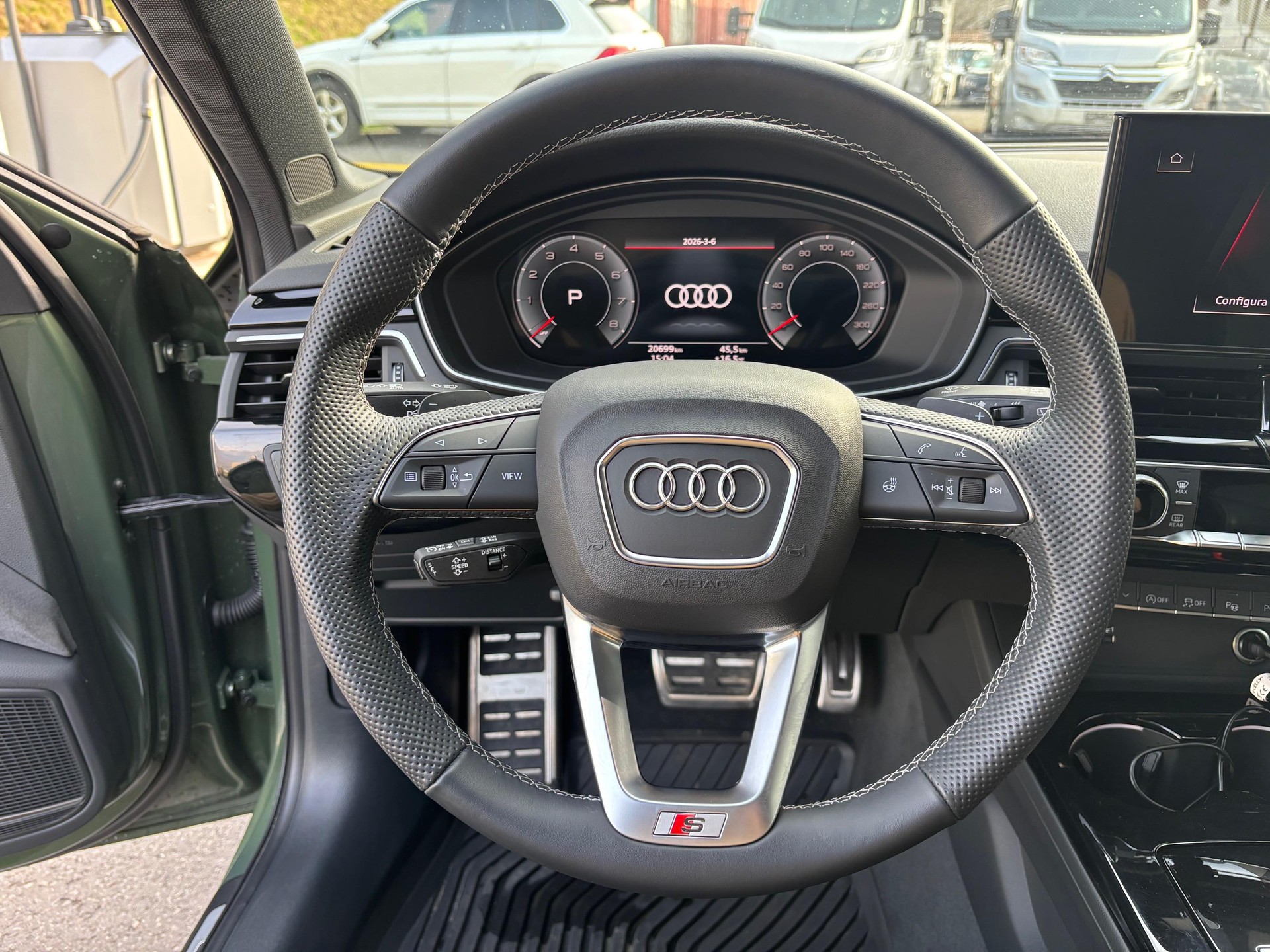 AUDI A4 Avant 2.0 45 TFSI S Line quattro S-Tronic-image-10