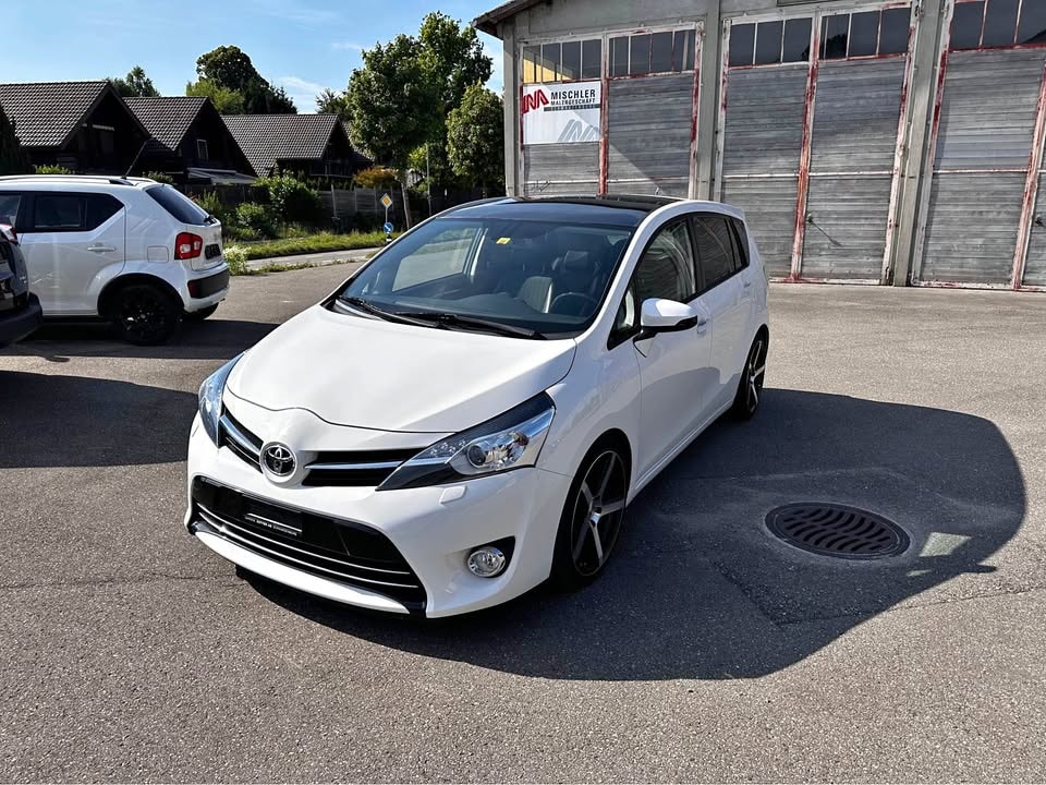 TOYOTA 2.2 D-CAT Sol 7P-image-0