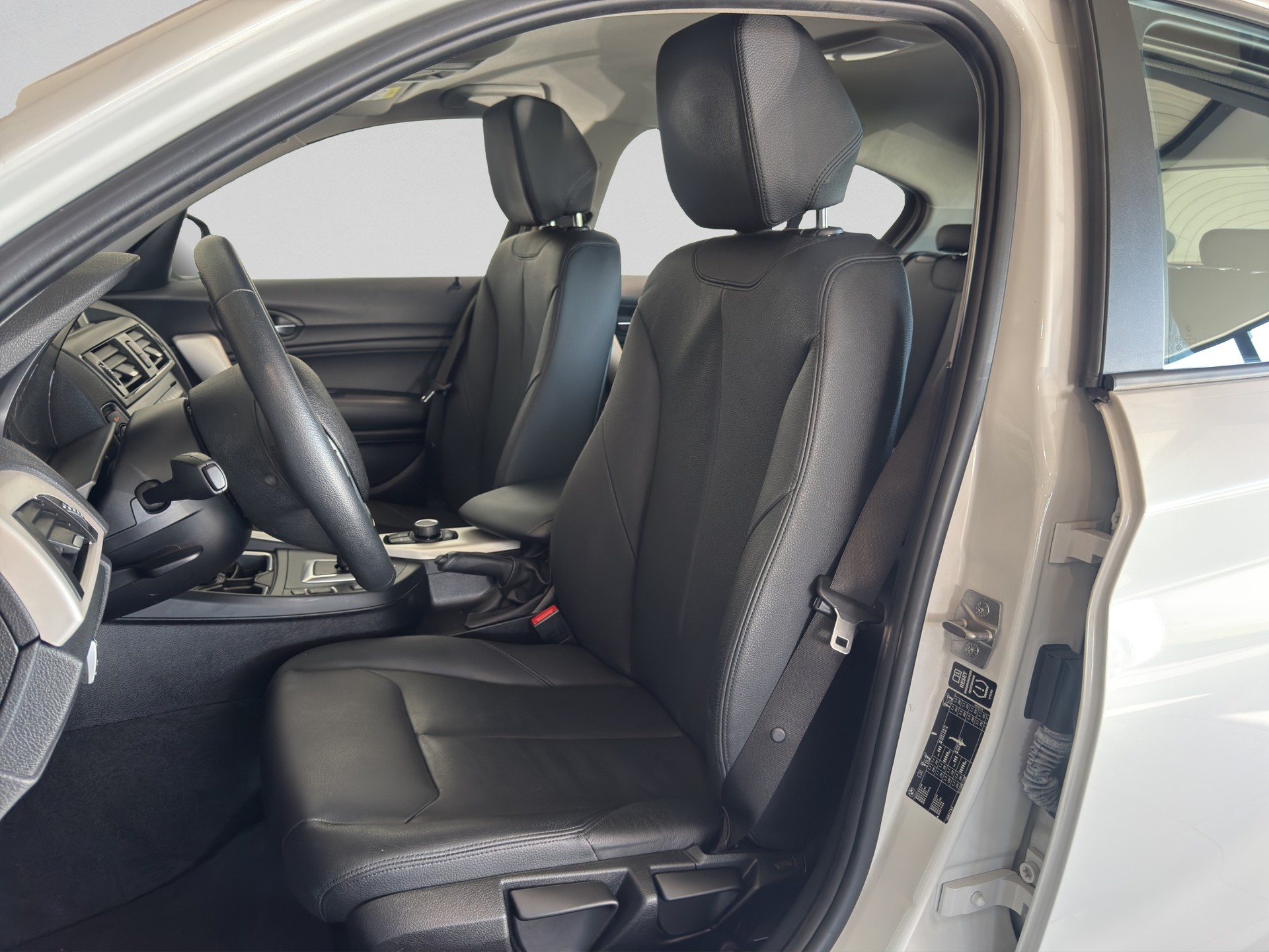 BMW 118i Steptronic-image-8