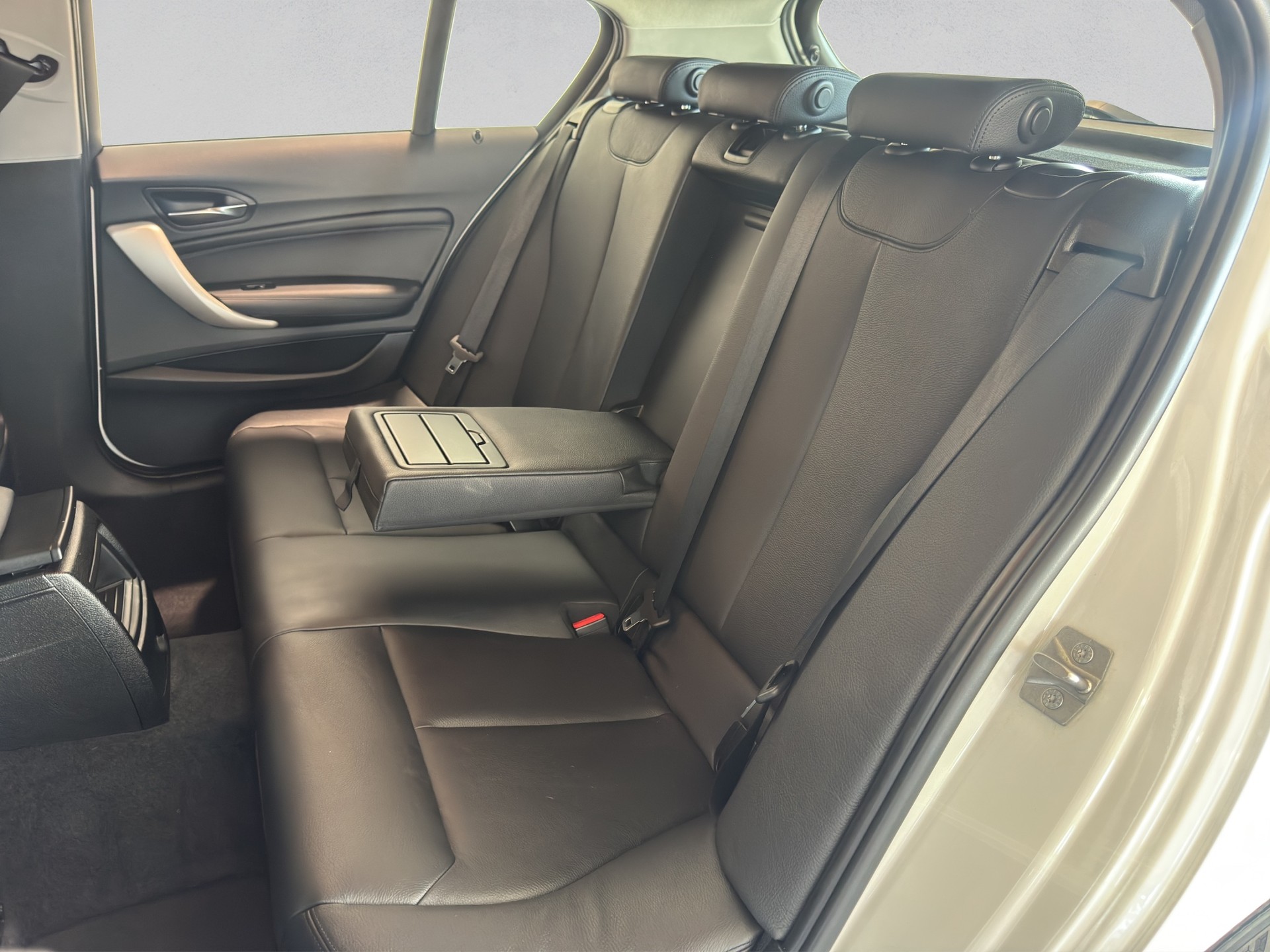BMW 118i Steptronic-image-12