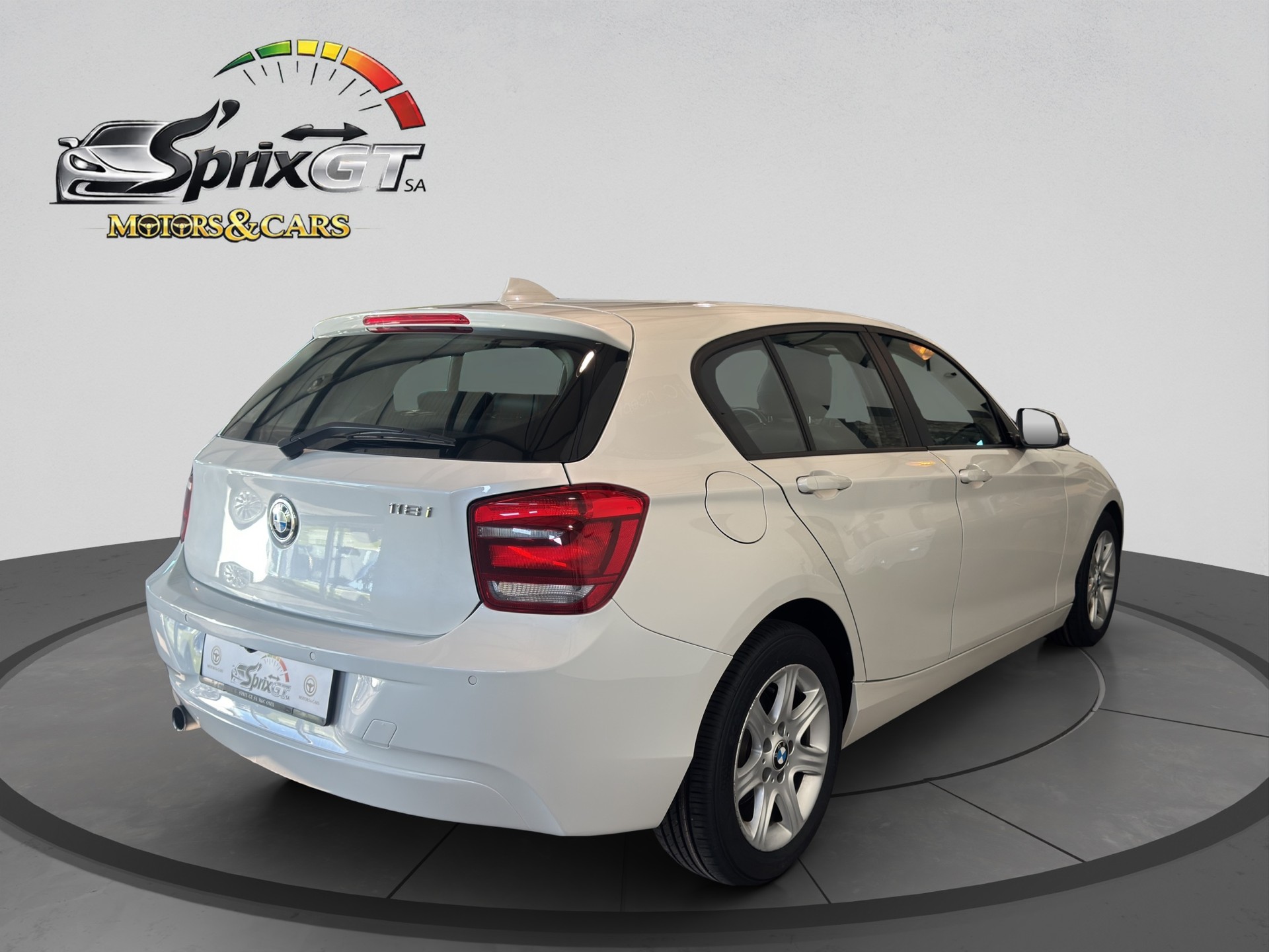 BMW 118i Steptronic-image-4
