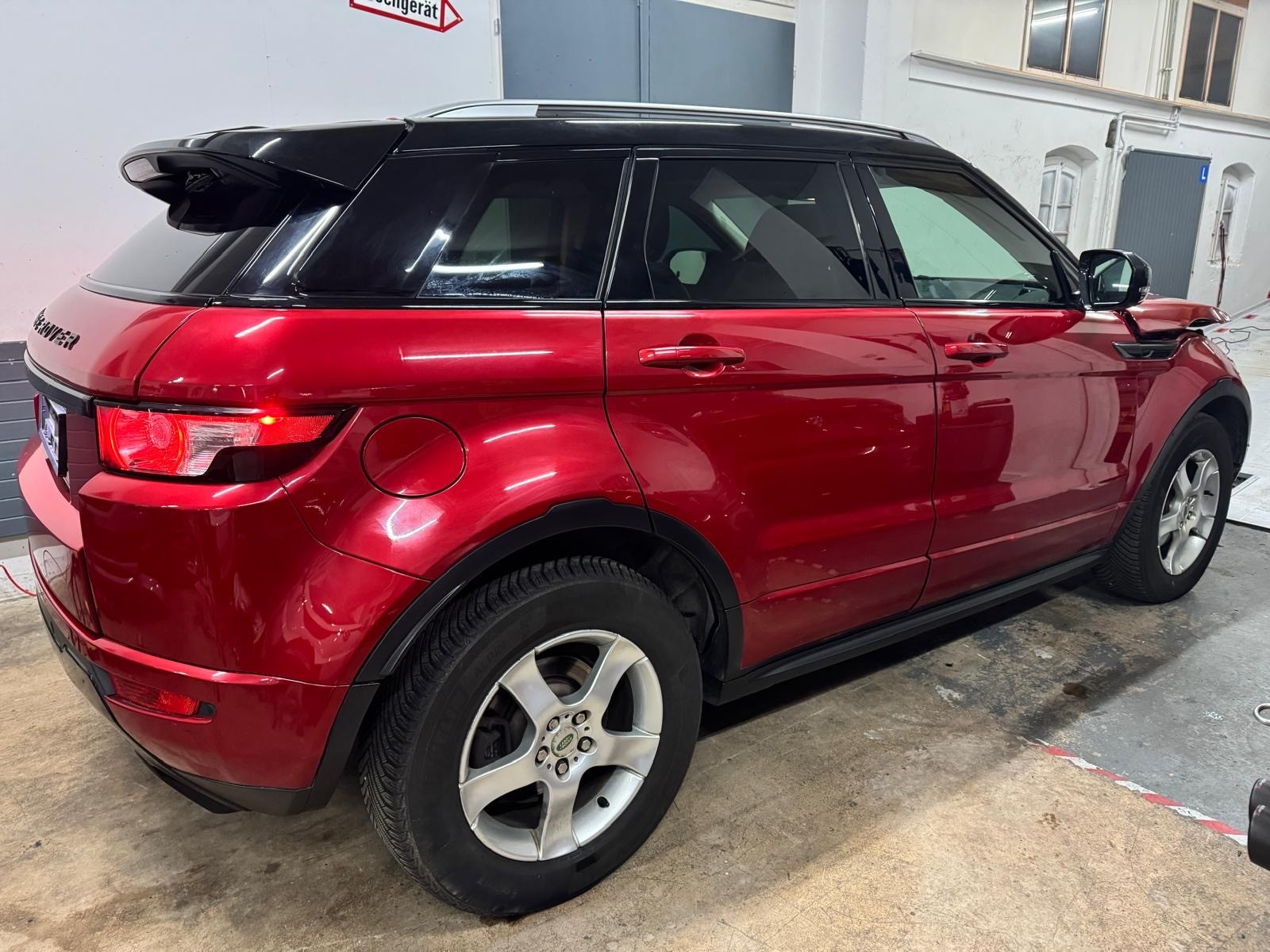 LAND ROVER Range Rover Evoque 2.2 SD4 Dynamic AT6-image-0
