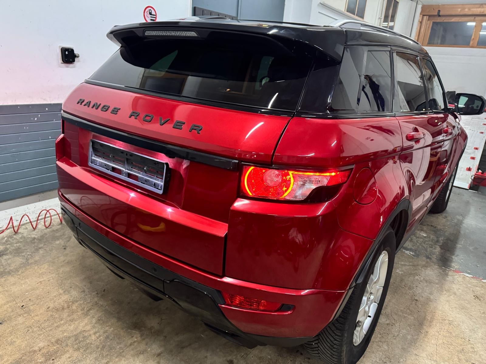 LAND ROVER Range Rover Evoque 2.2 SD4 Dynamic AT6-image-1