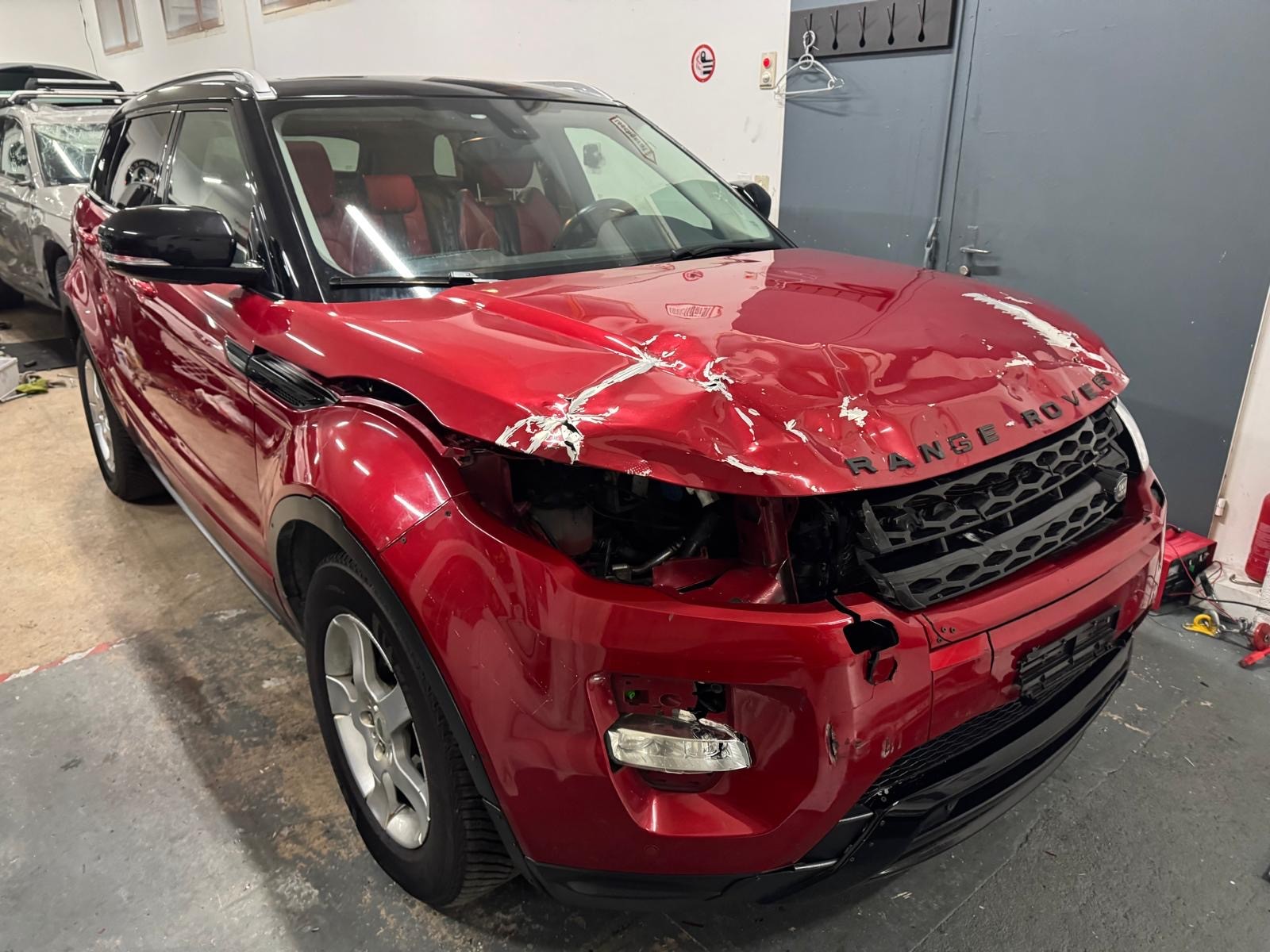LAND ROVER Range Rover Evoque 2.2 SD4 Dynamic AT6-image-4