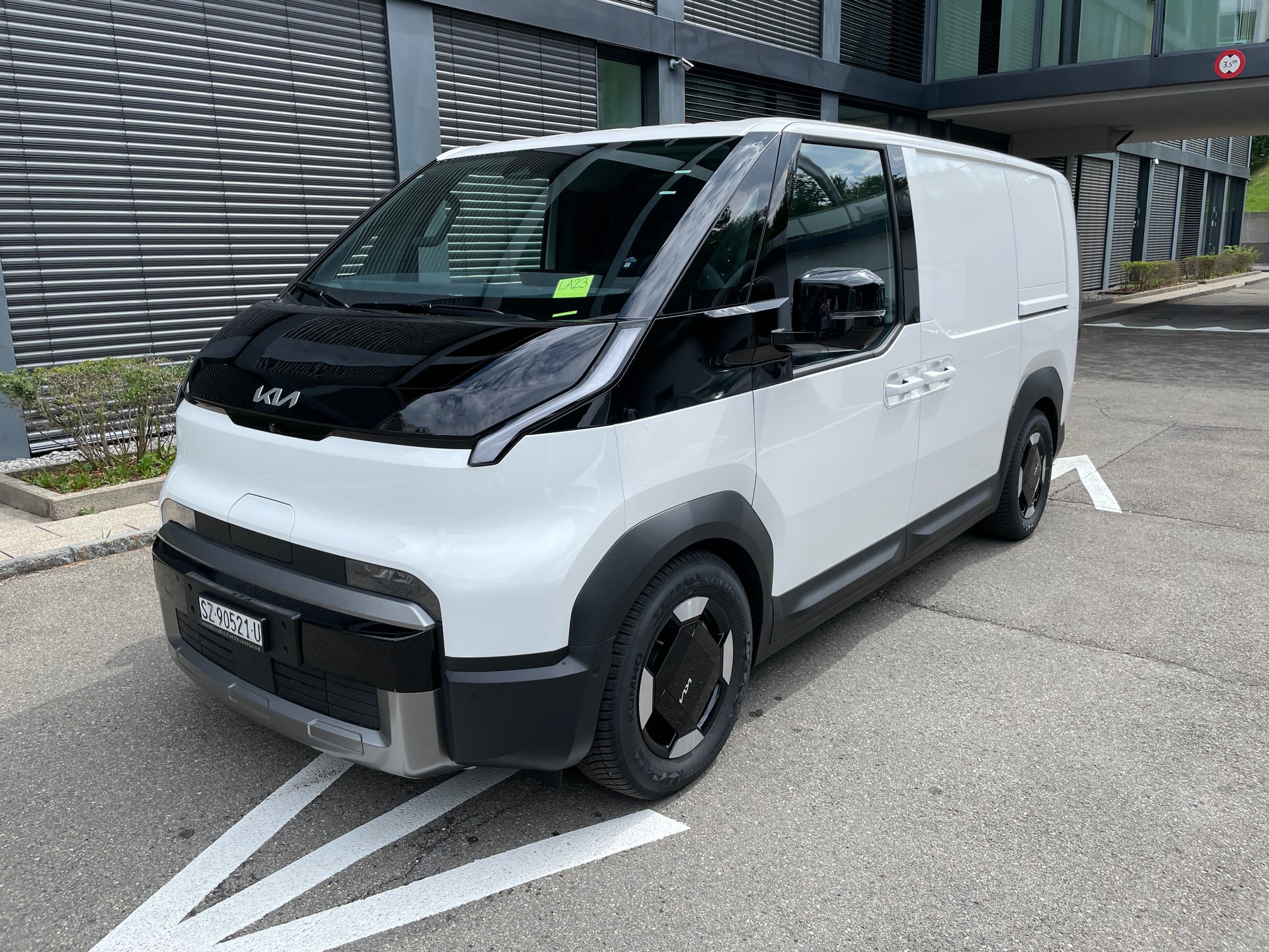 KIA PV5 Cargo 71.2 kWh Elite, Wärmepumpe und 2-Schiebetüren-image-0