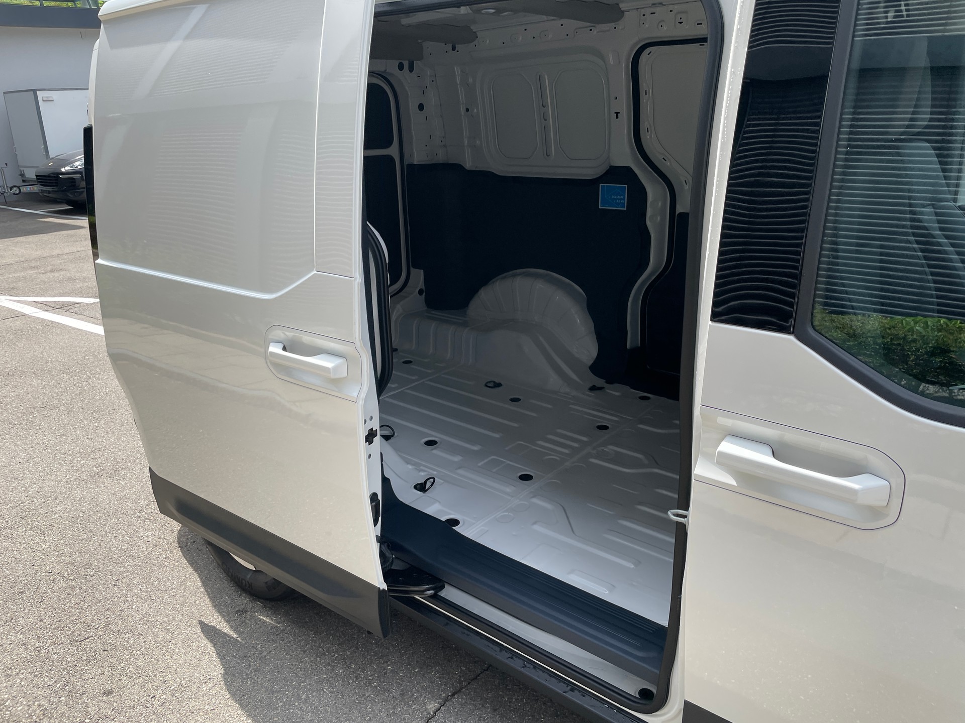 KIA PV5 Cargo 71.2 kWh Elite, Wärmepumpe und 2-Schiebetüren-image-8