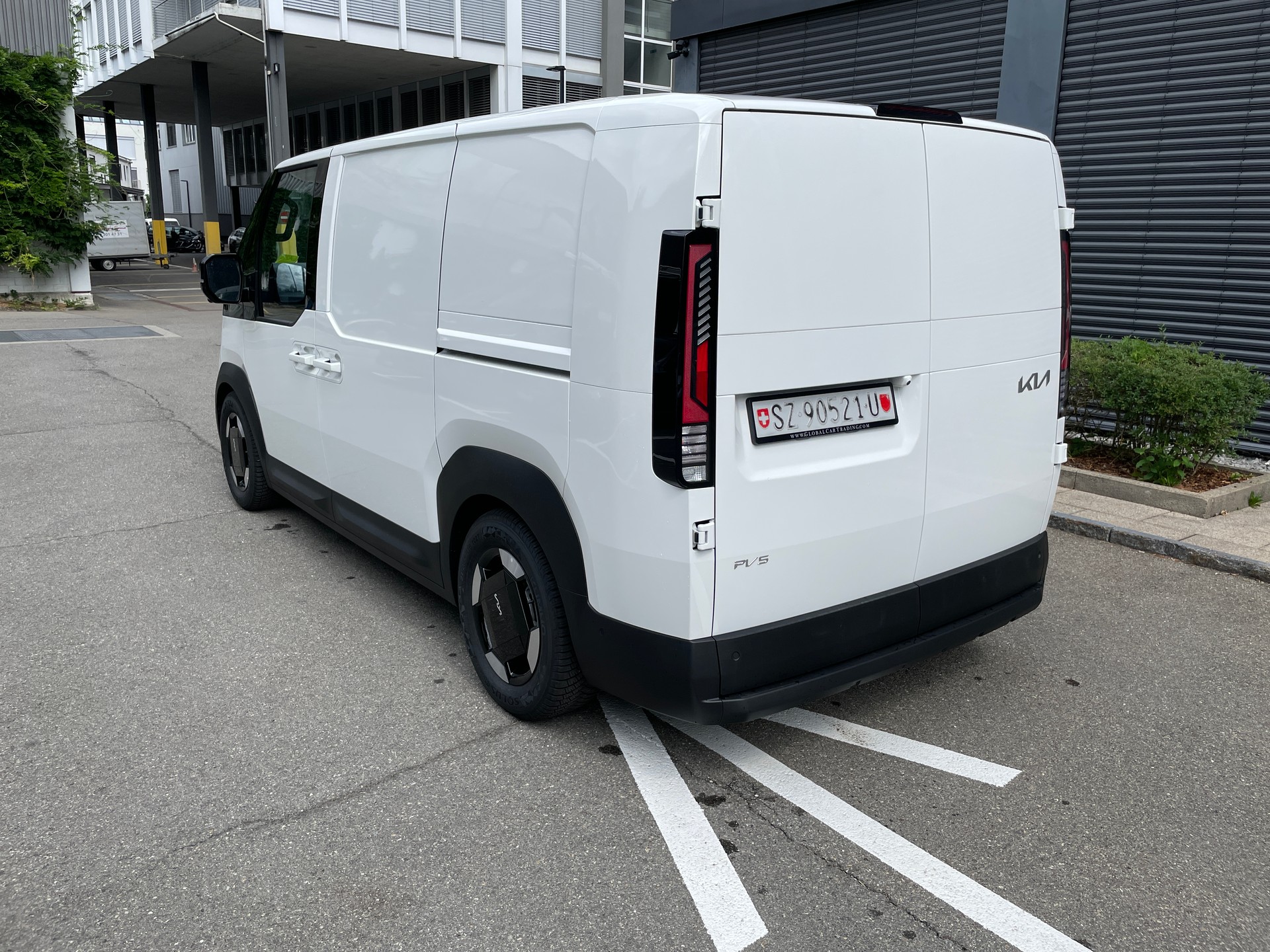 KIA PV5 Cargo 71.2 kWh Elite, Wärmepumpe und 2-Schiebetüren-image-2