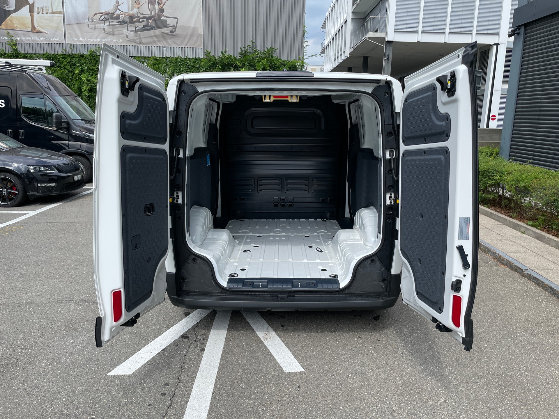KIA PV5 Cargo 71.2 kWh Elite, Wärmepumpe und 2-Schiebetüren-image-4