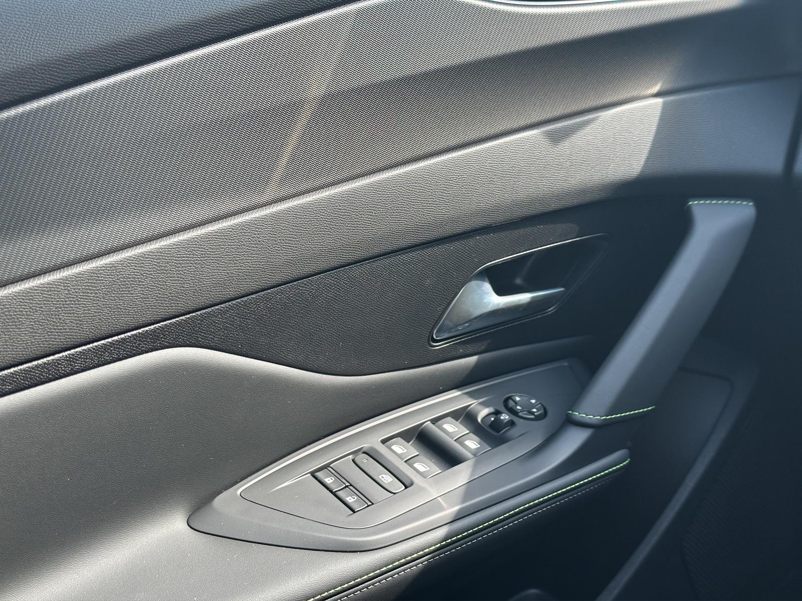 PEUGEOT 408 1.2 Hybrid 145 GT Exclusive-image-10