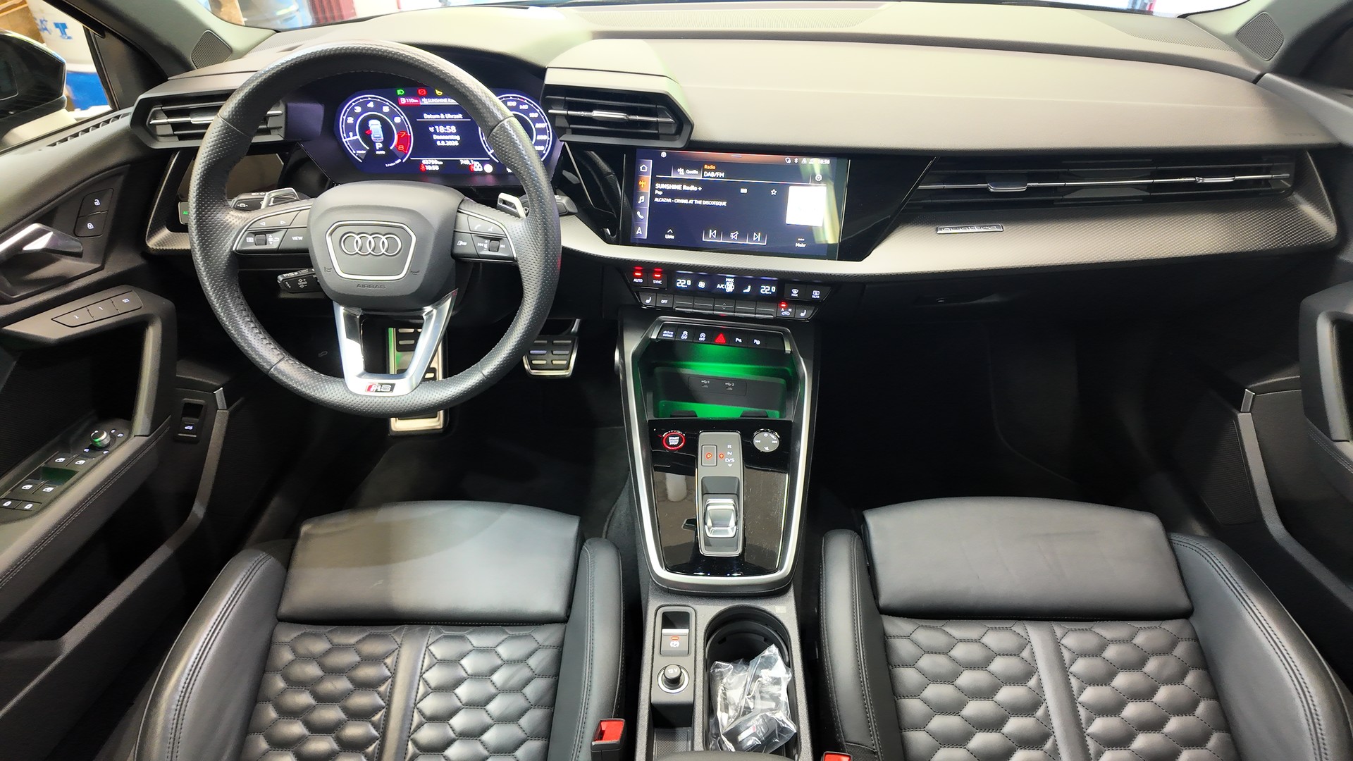 AUDI RS3 Sportback 2.5 TSI quattro S-tronic-image-9