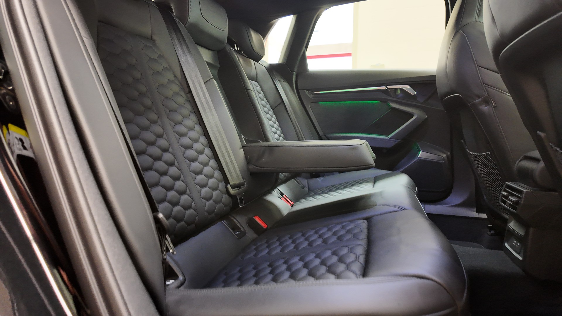 AUDI RS3 Sportback 2.5 TSI quattro S-tronic-image-21