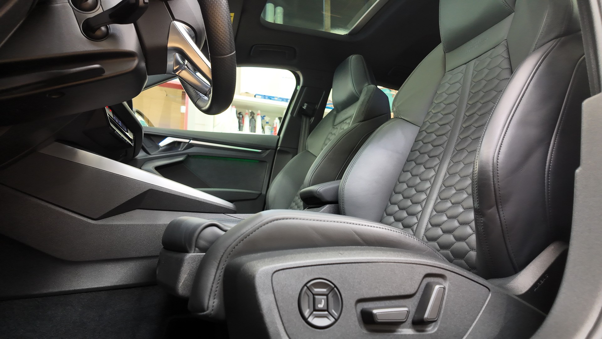 AUDI RS3 Sportback 2.5 TSI quattro S-tronic-image-12