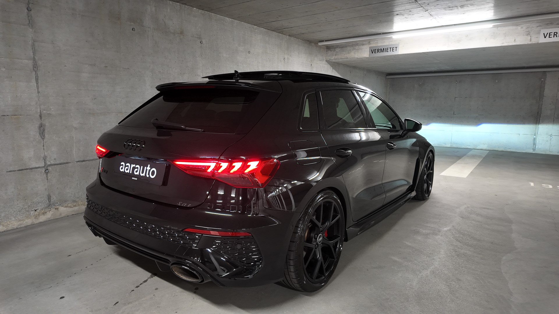 AUDI RS3 Sportback 2.5 TSI quattro S-tronic-image-4