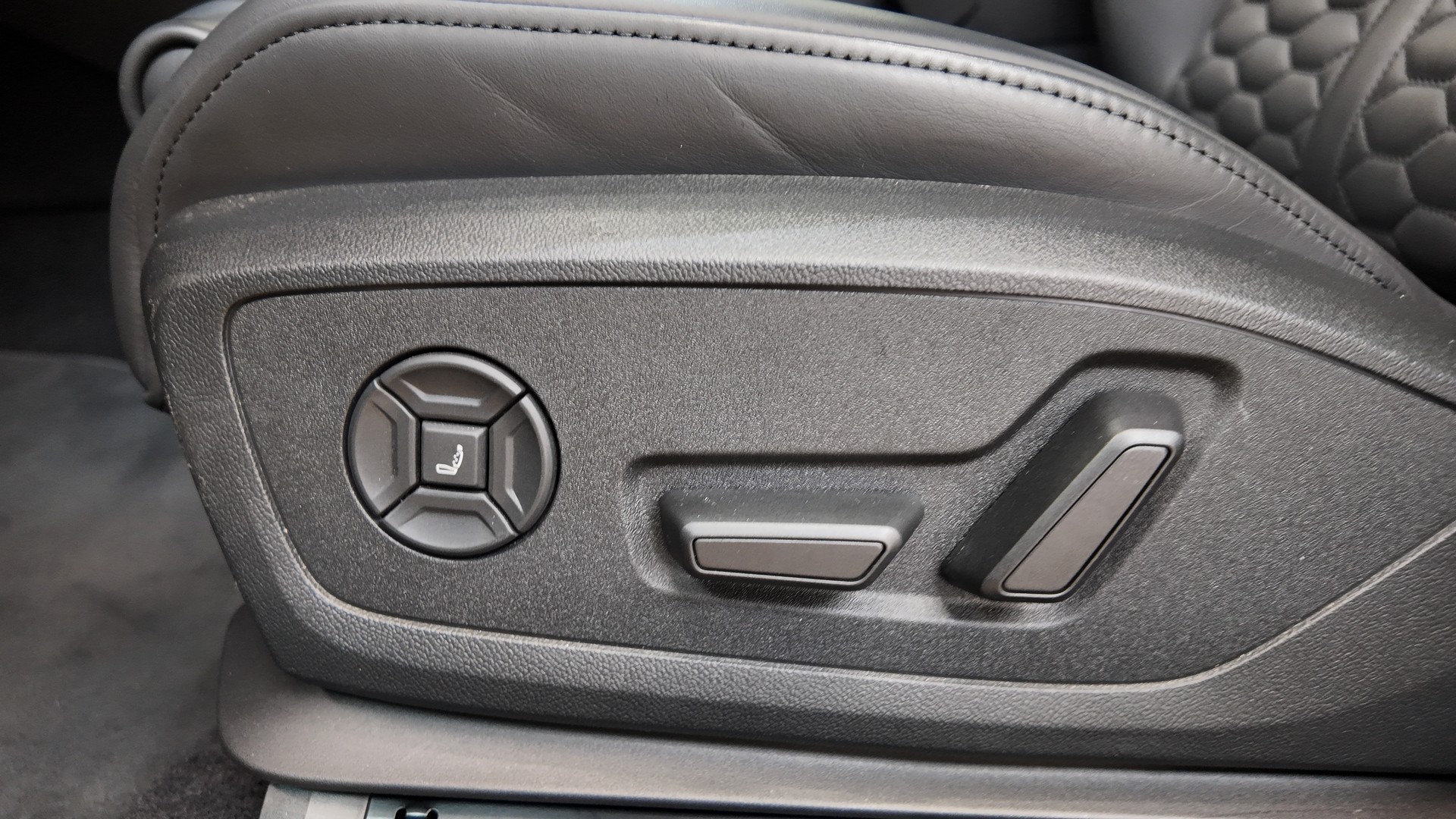 AUDI RS3 Sportback 2.5 TSI quattro S-tronic-image-17