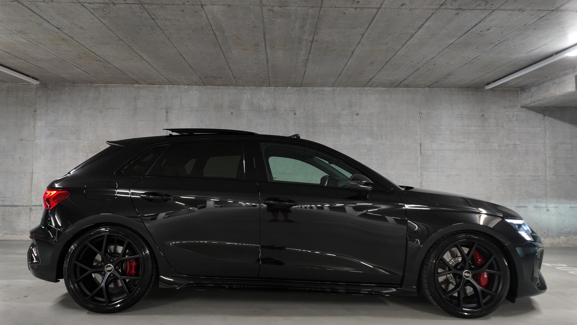 AUDI RS3 Sportback 2.5 TSI quattro S-tronic-showroom-element-3