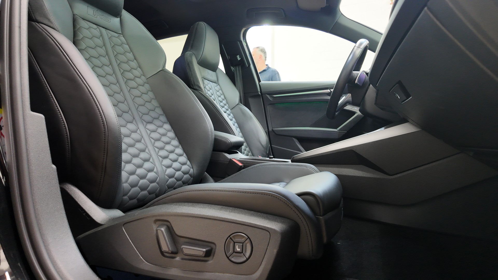 AUDI RS3 Sportback 2.5 TSI quattro S-tronic-image-13