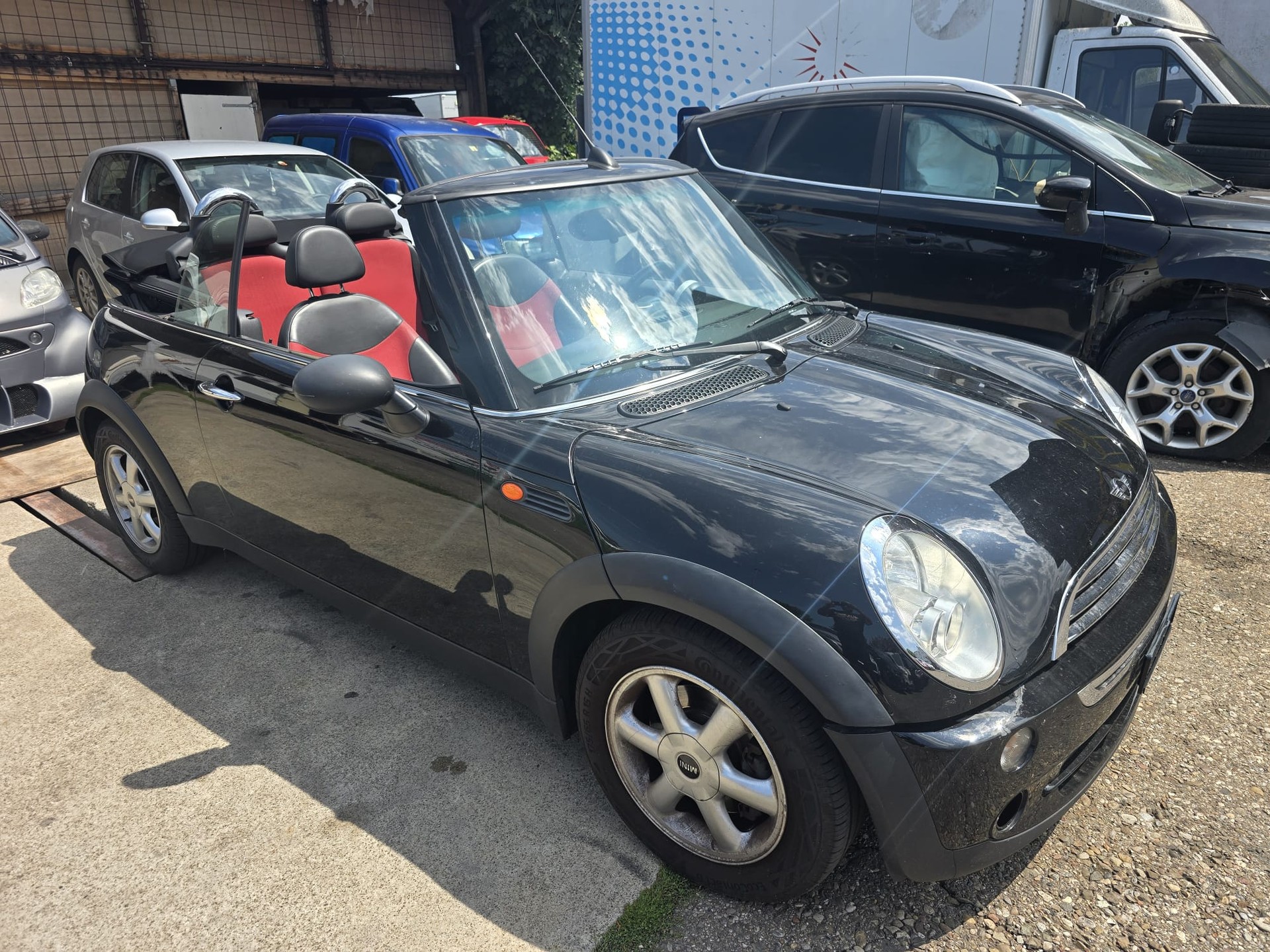 MINI One Cabriolet-image-0