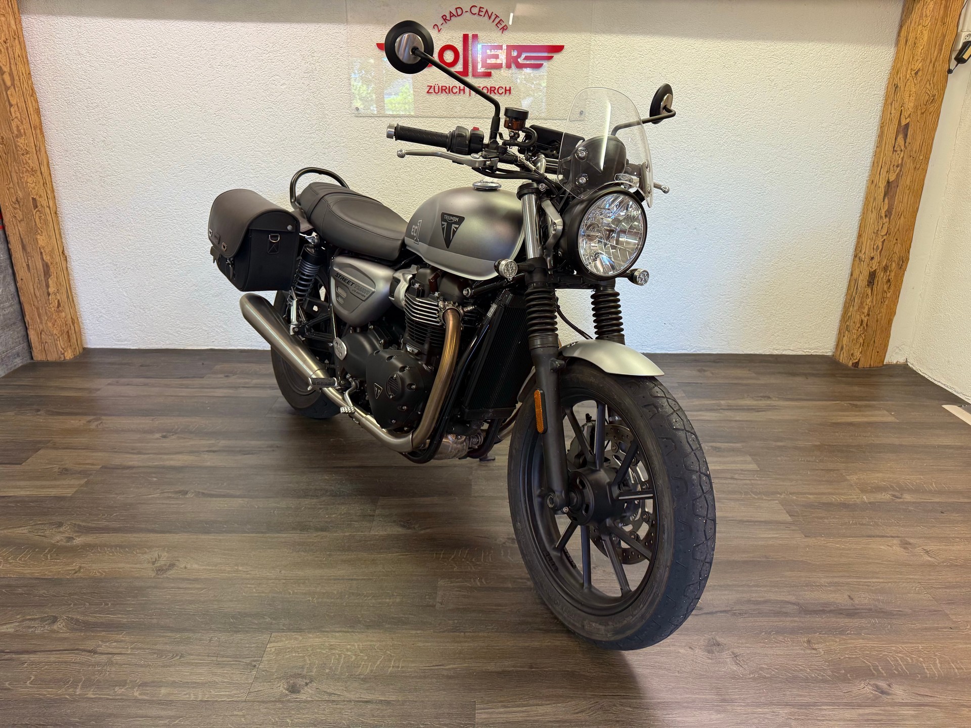 TRIUMPH Street Twin 900 Special Edition