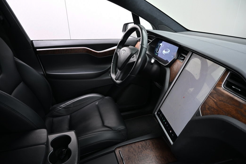TESLA Model X 75 D-image-6