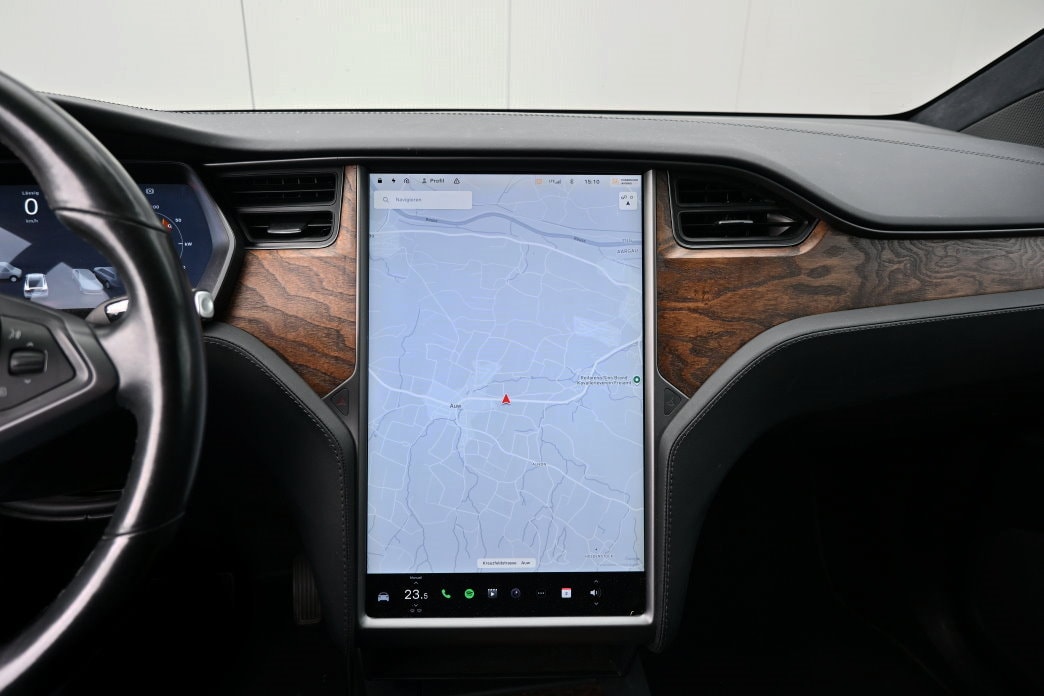 TESLA Model X 75 D-image-11