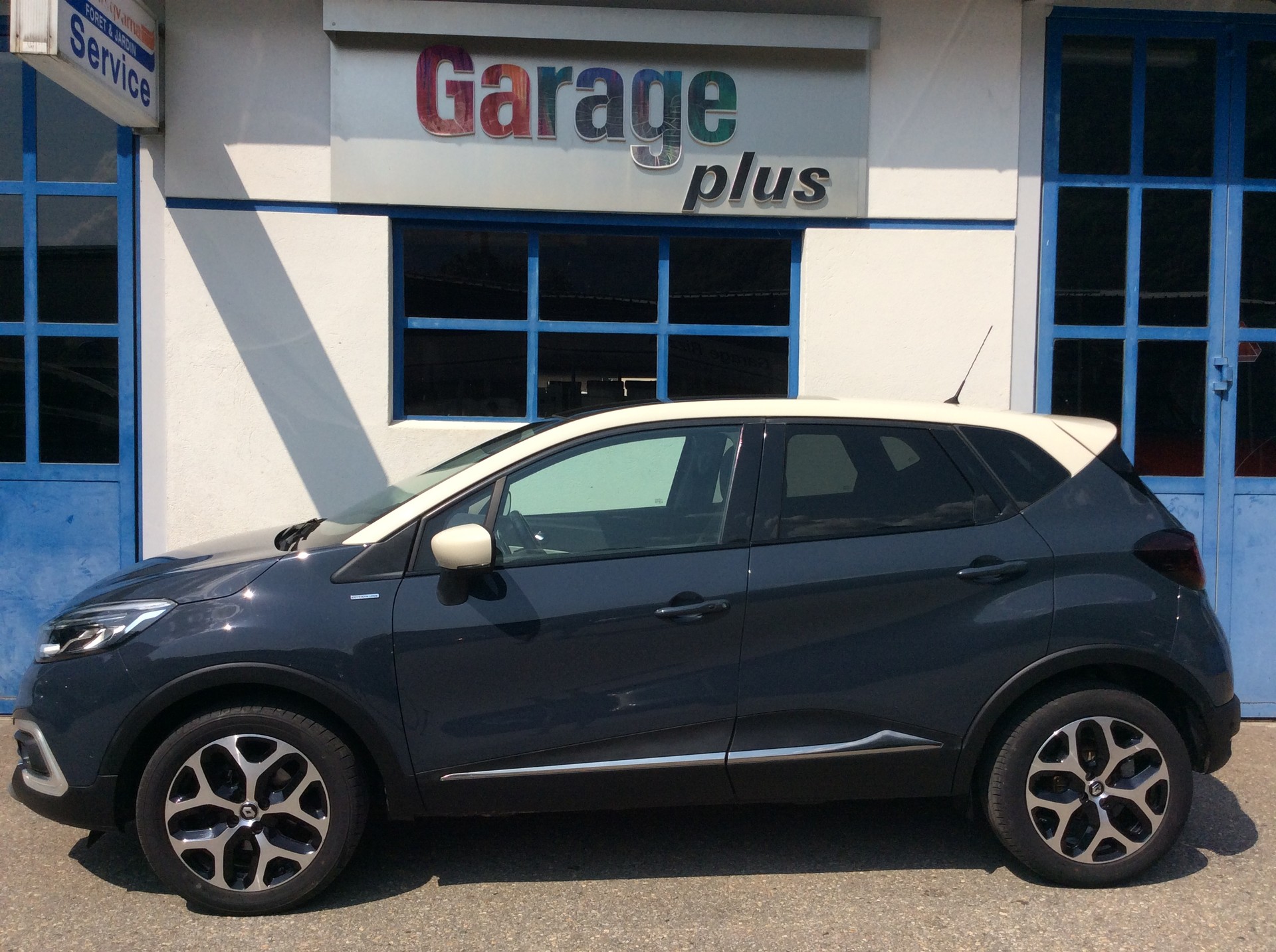 RENAULT Captur 1.2 T 16V 90th Anniversary EDC-image-1
