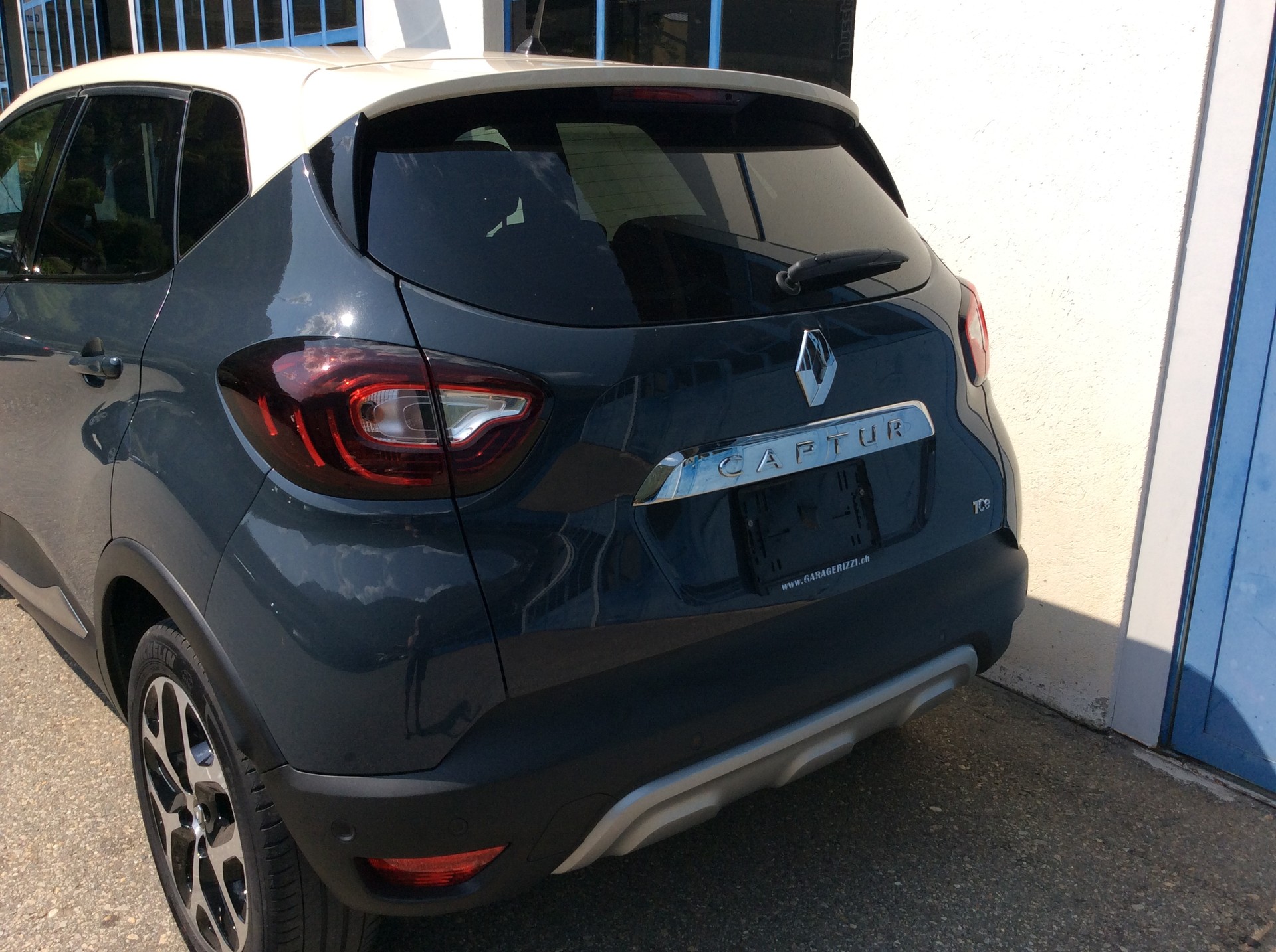 RENAULT Captur 1.2 T 16V 90th Anniversary EDC-image-2