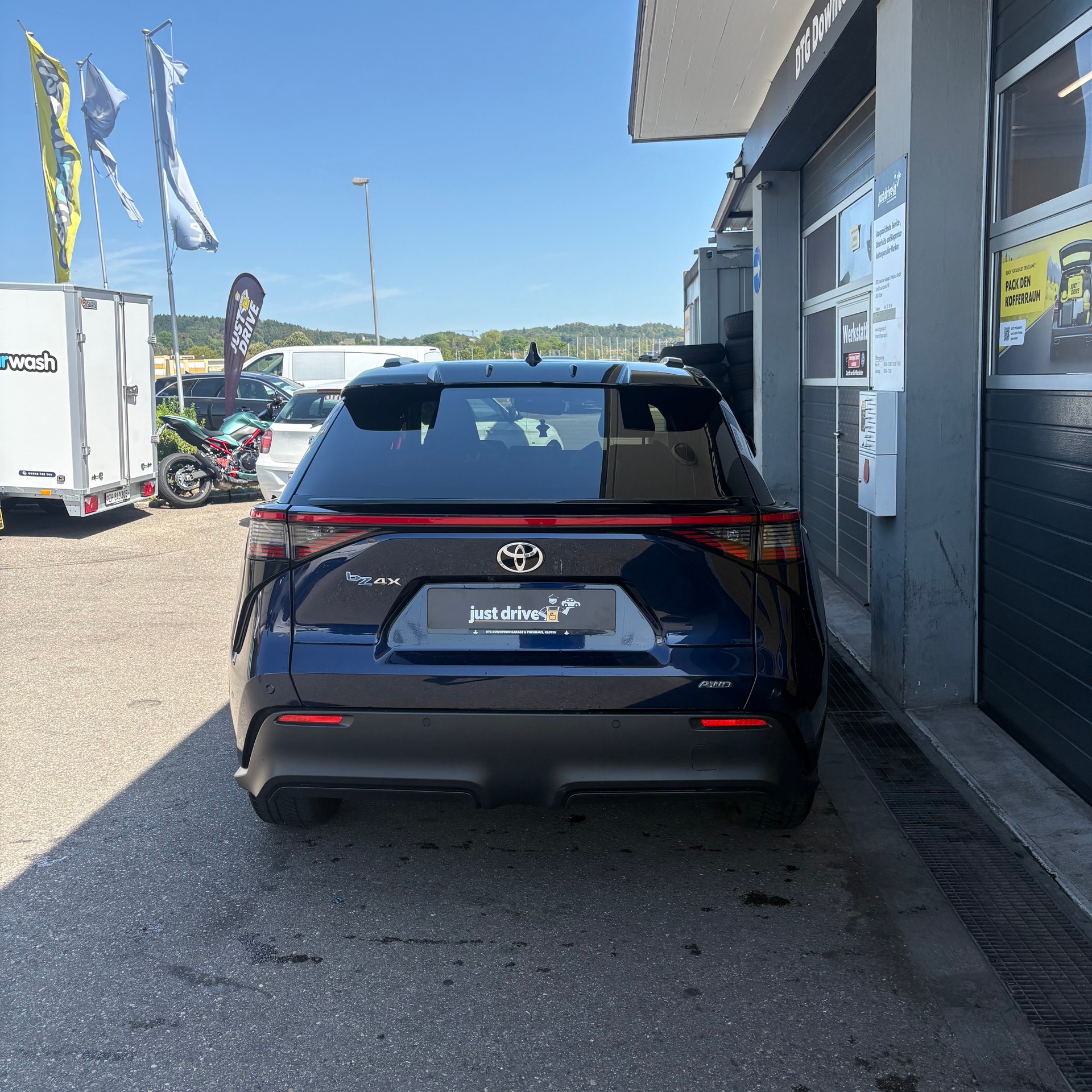 TOYOTA 6.6 kw OBC Style AWD-image-3