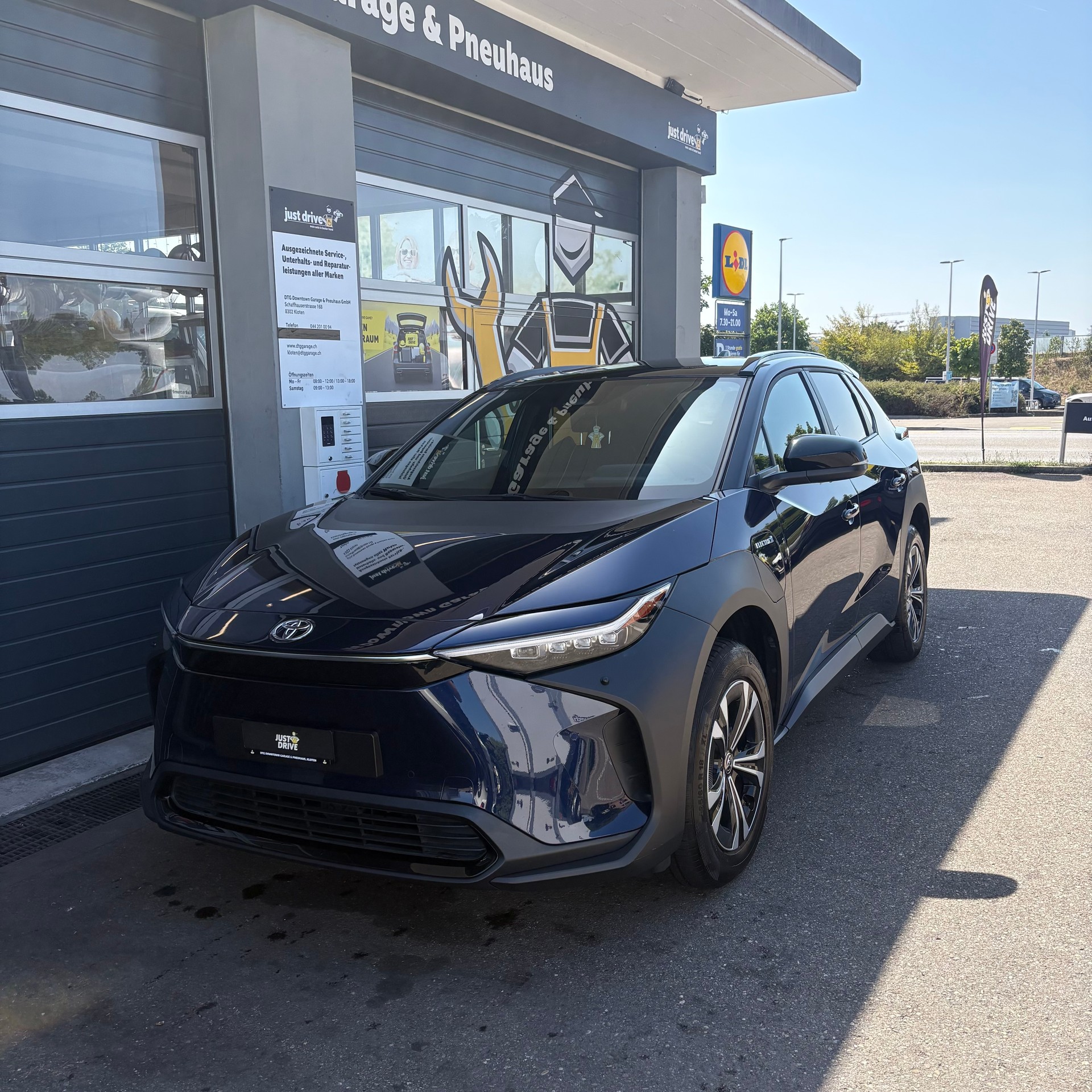 TOYOTA 6.6 kw OBC Style AWD-image-0