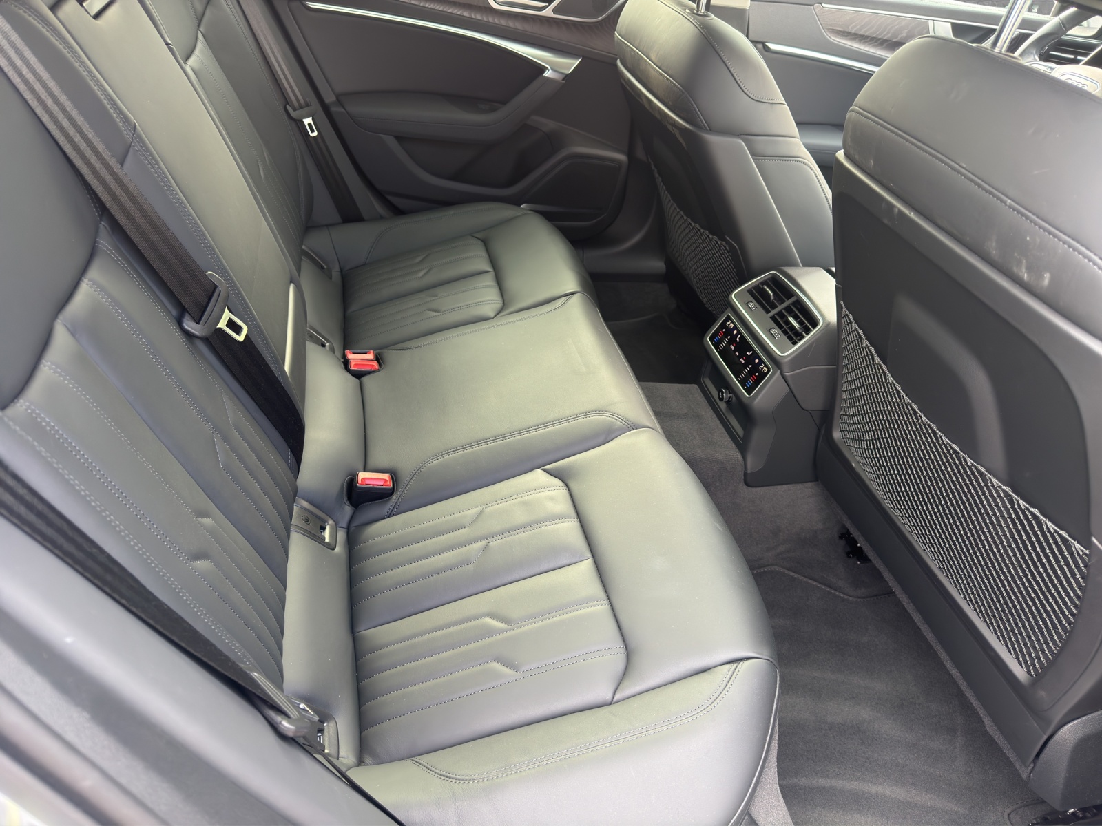 AUDI A6 Avant 45 TFSI Sport S-tronic quattro-image-11