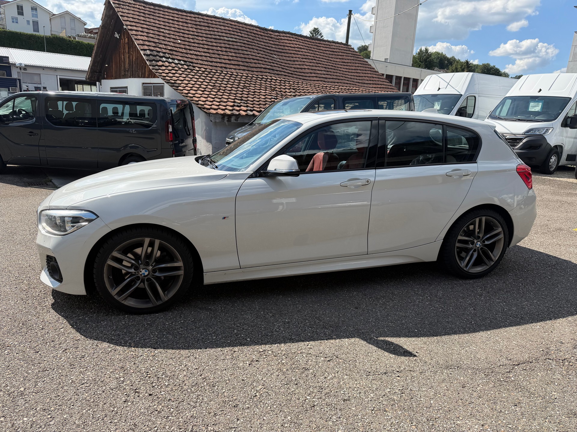 BMW 120d xDrive M Sport Steptronic-image-1