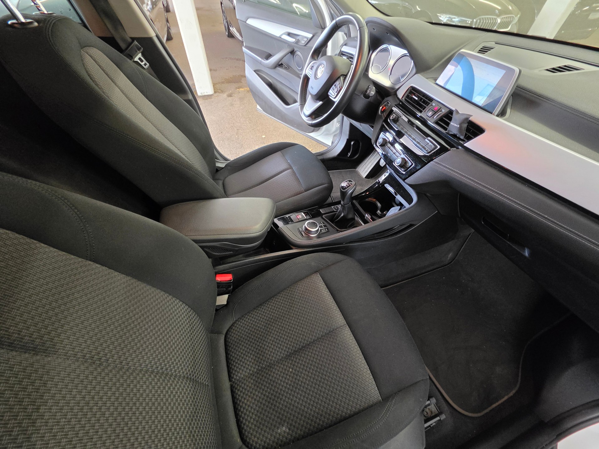 BMW X2 sDrive 18i-image-10