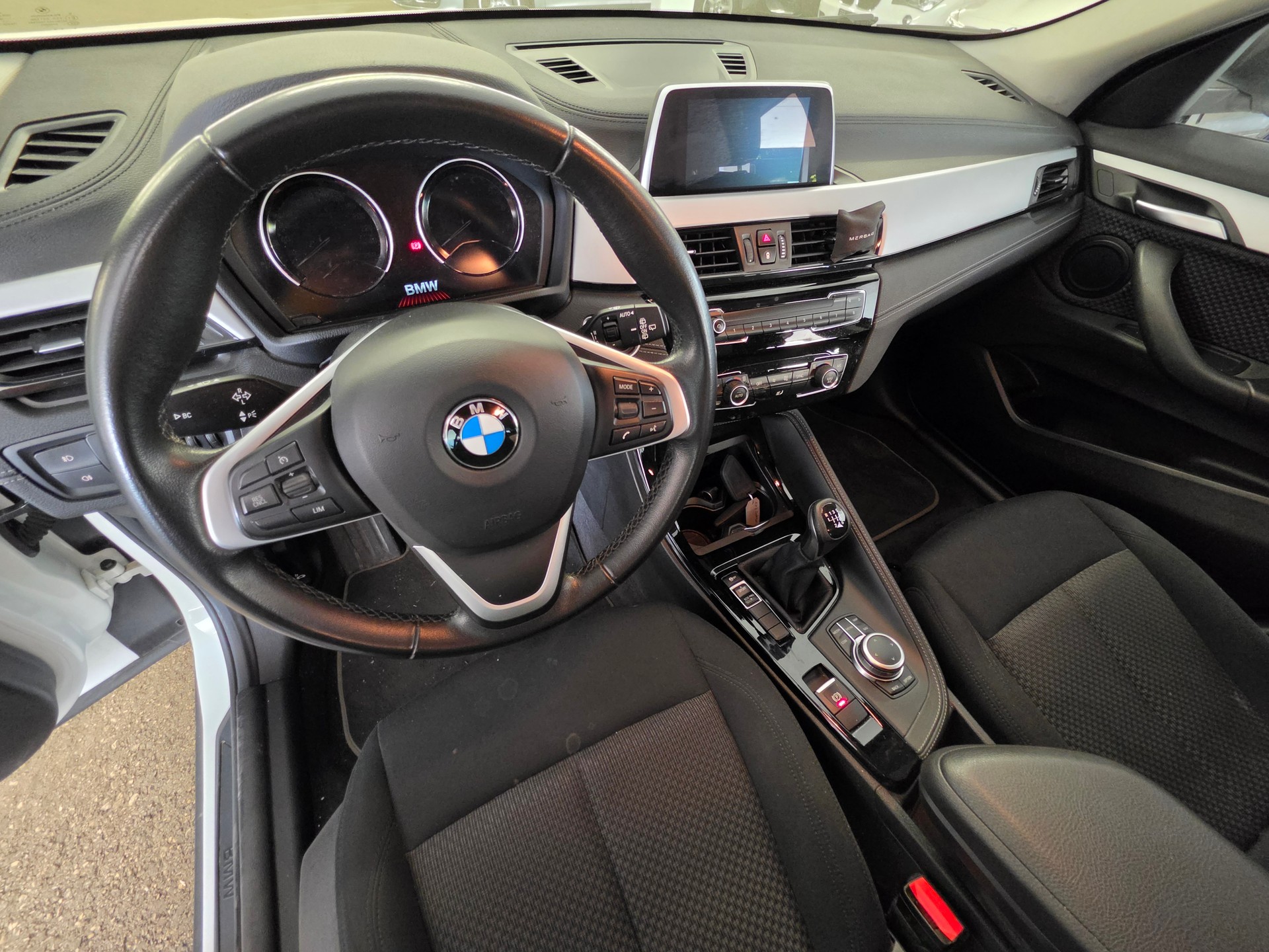 BMW X2 sDrive 18i-image-9