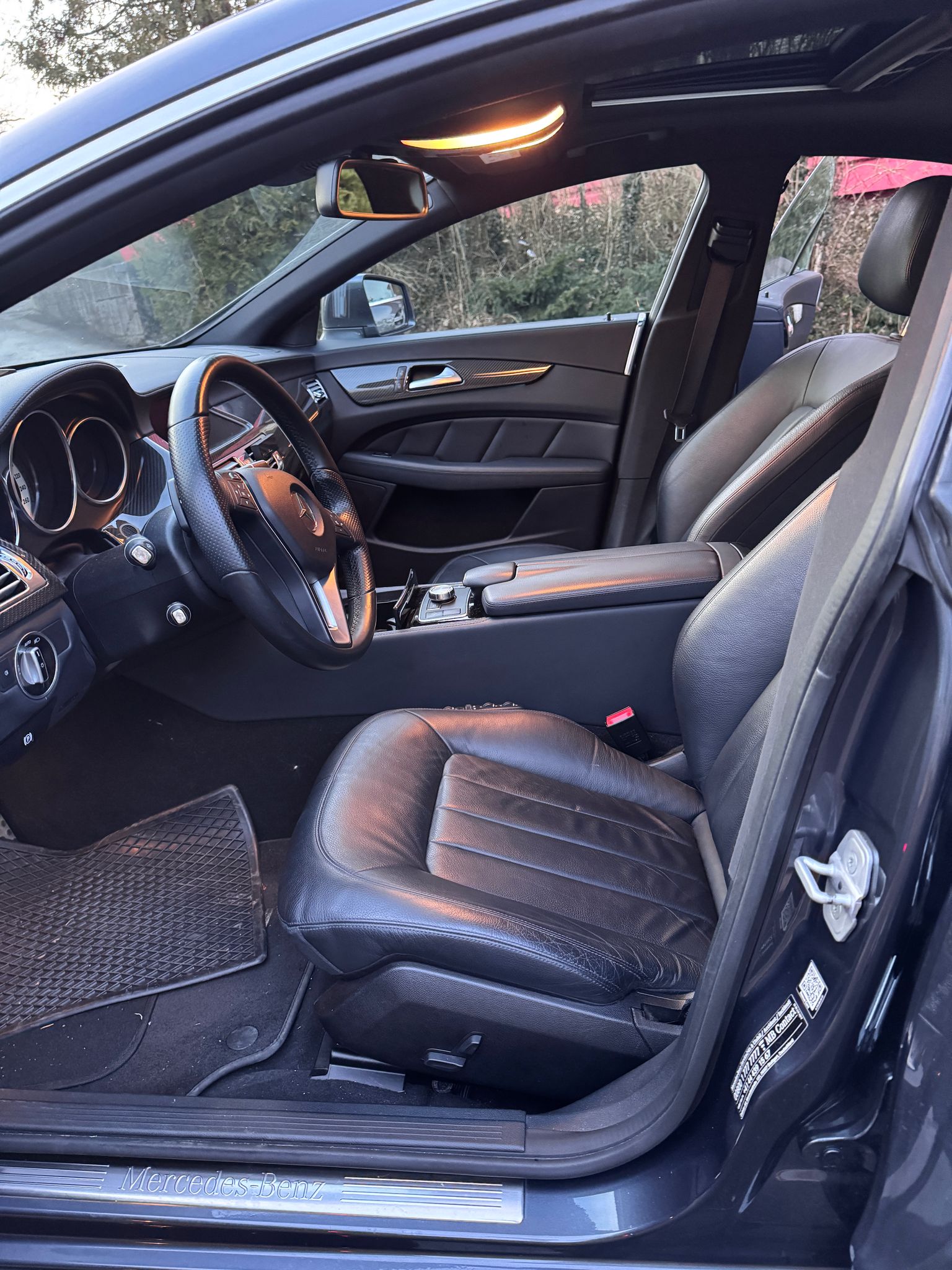 MERCEDES-BENZ CLS 500 Executive 4Matic 7G-Tronic-image-6