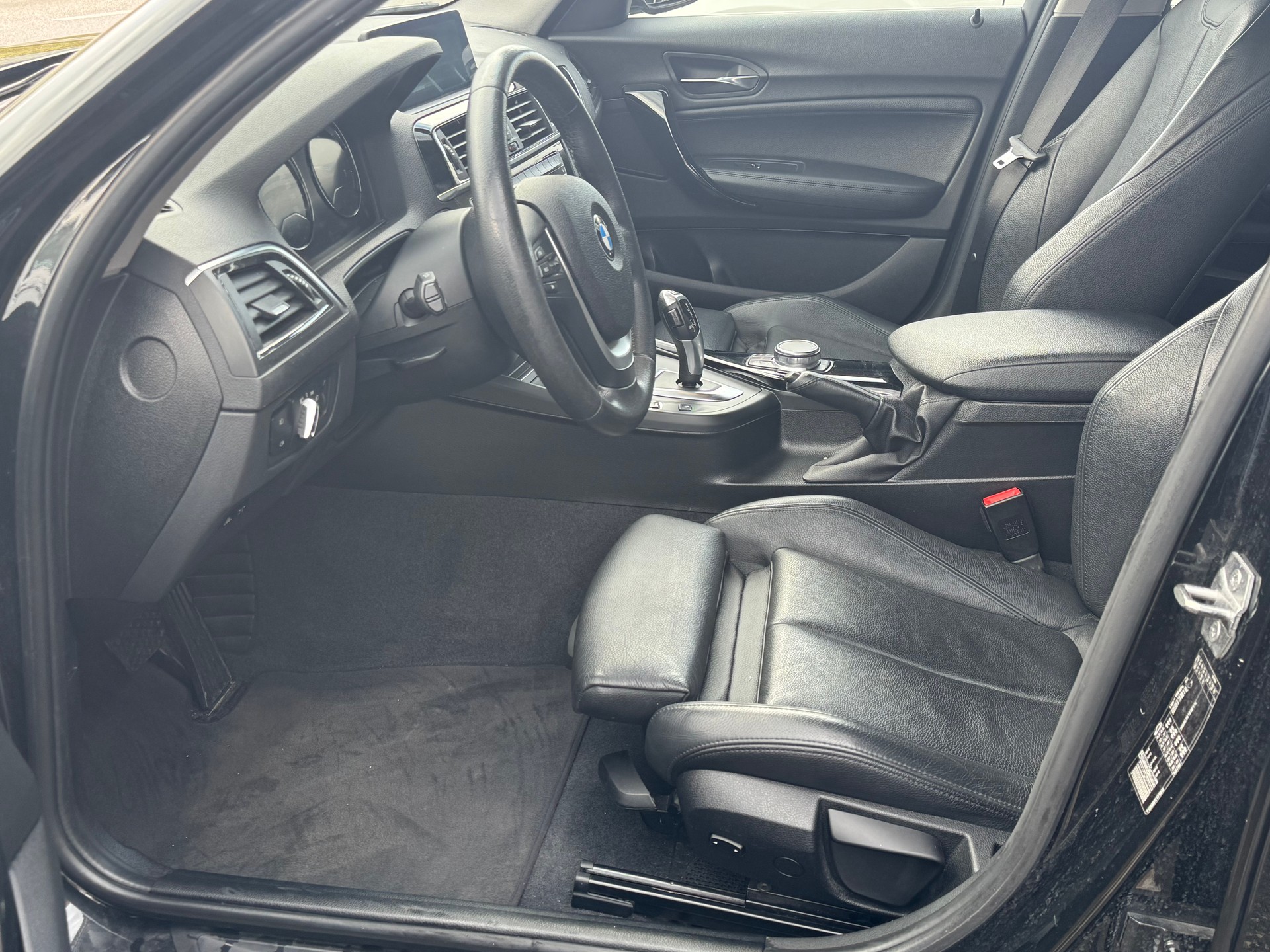 BMW 118i Sport Line Steptronic-image-9