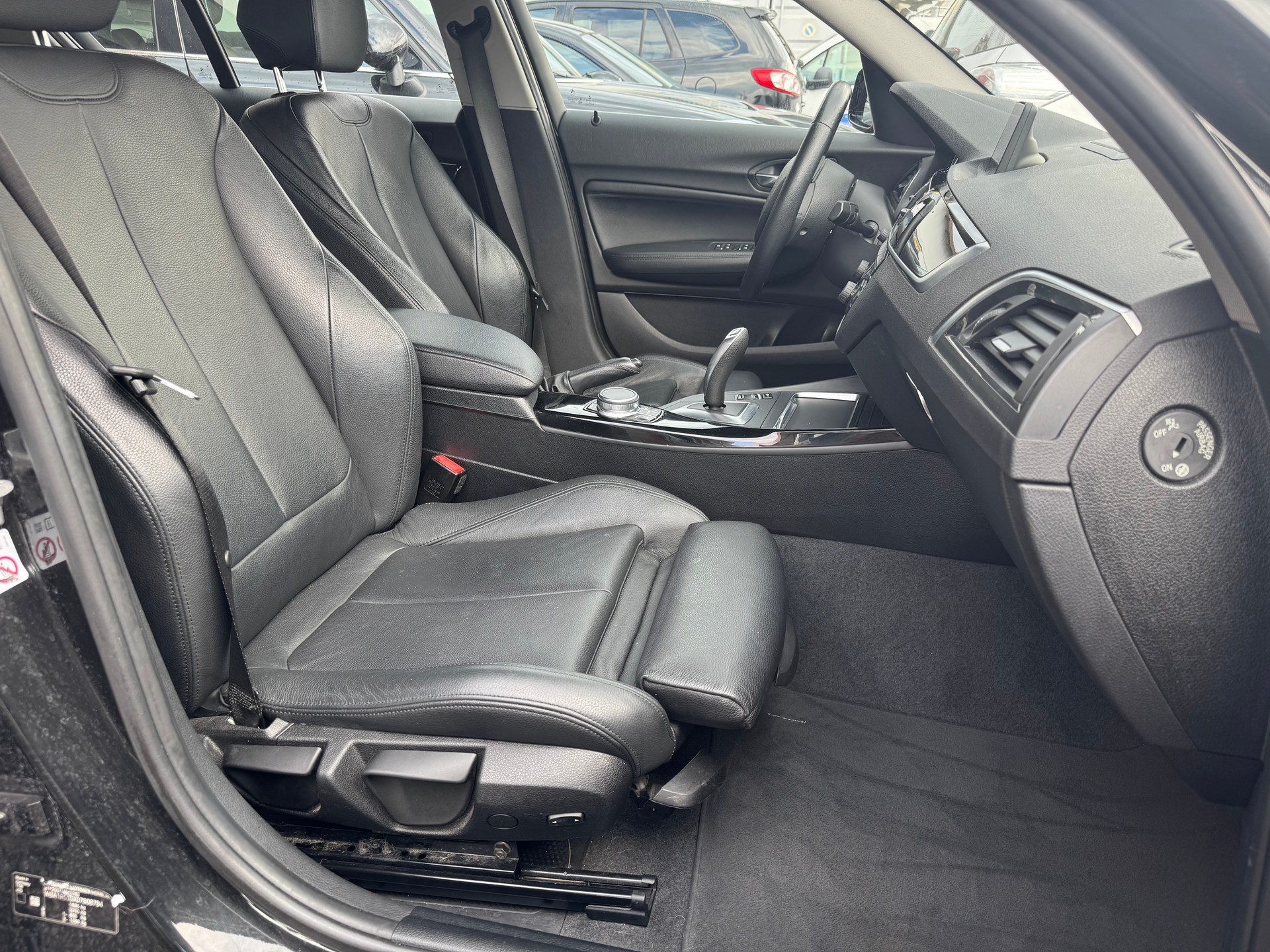 BMW 118i Sport Line Steptronic-image-8
