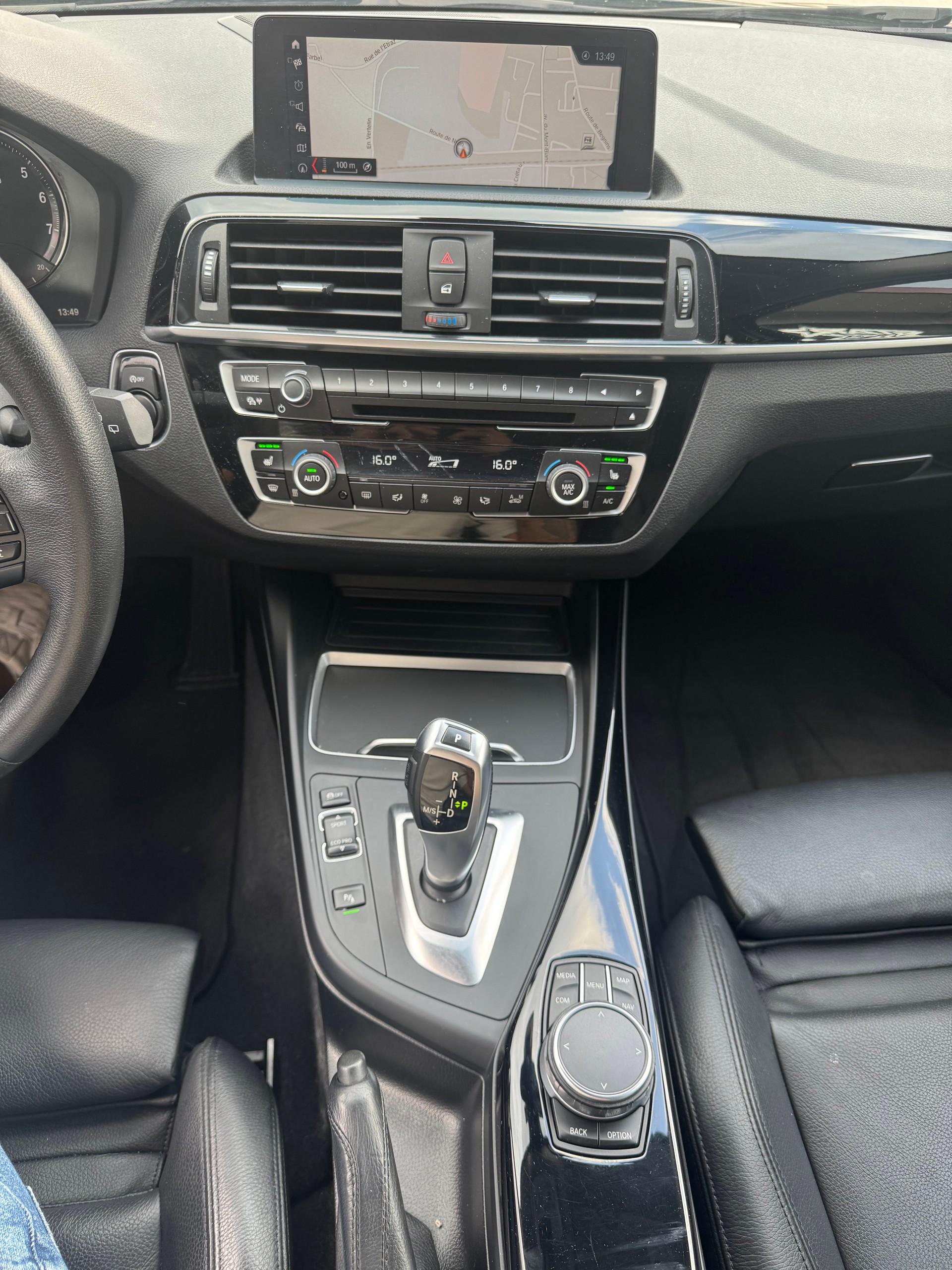 BMW 118i Sport Line Steptronic-image-11