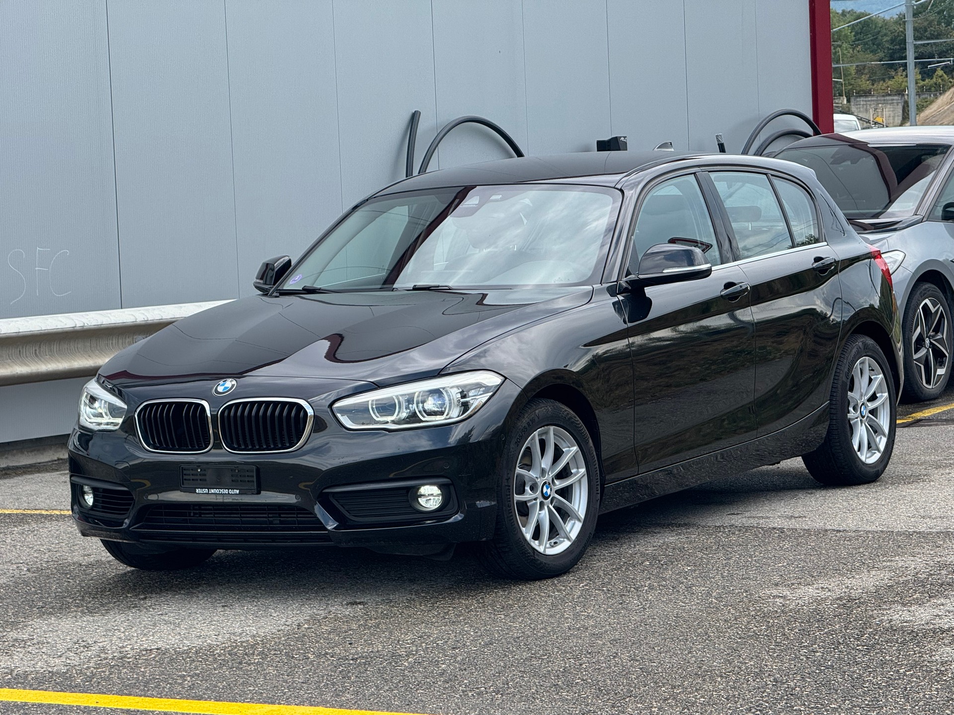 BMW 118i Sport Line Steptronic-image-0
