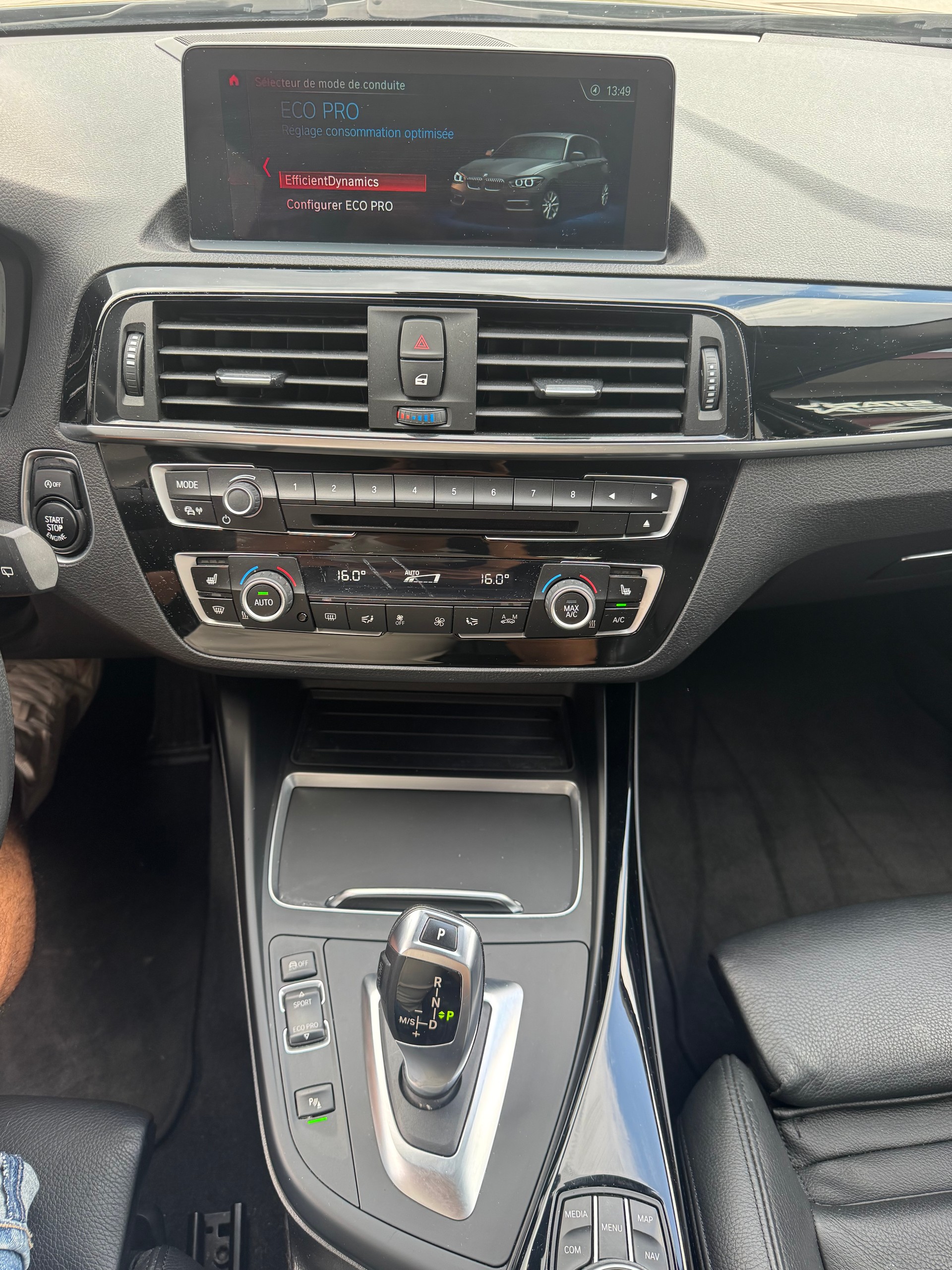 BMW 118i Sport Line Steptronic-image-12
