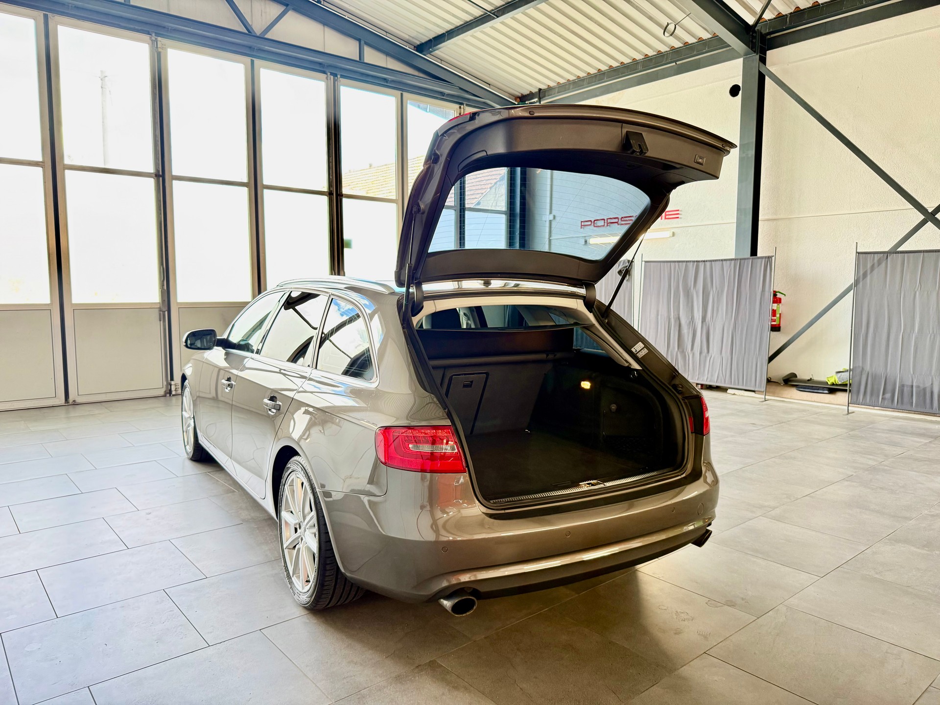 AUDI A4 Avant 2.0 TFSI Sport Quattro S-Tronic-image-5