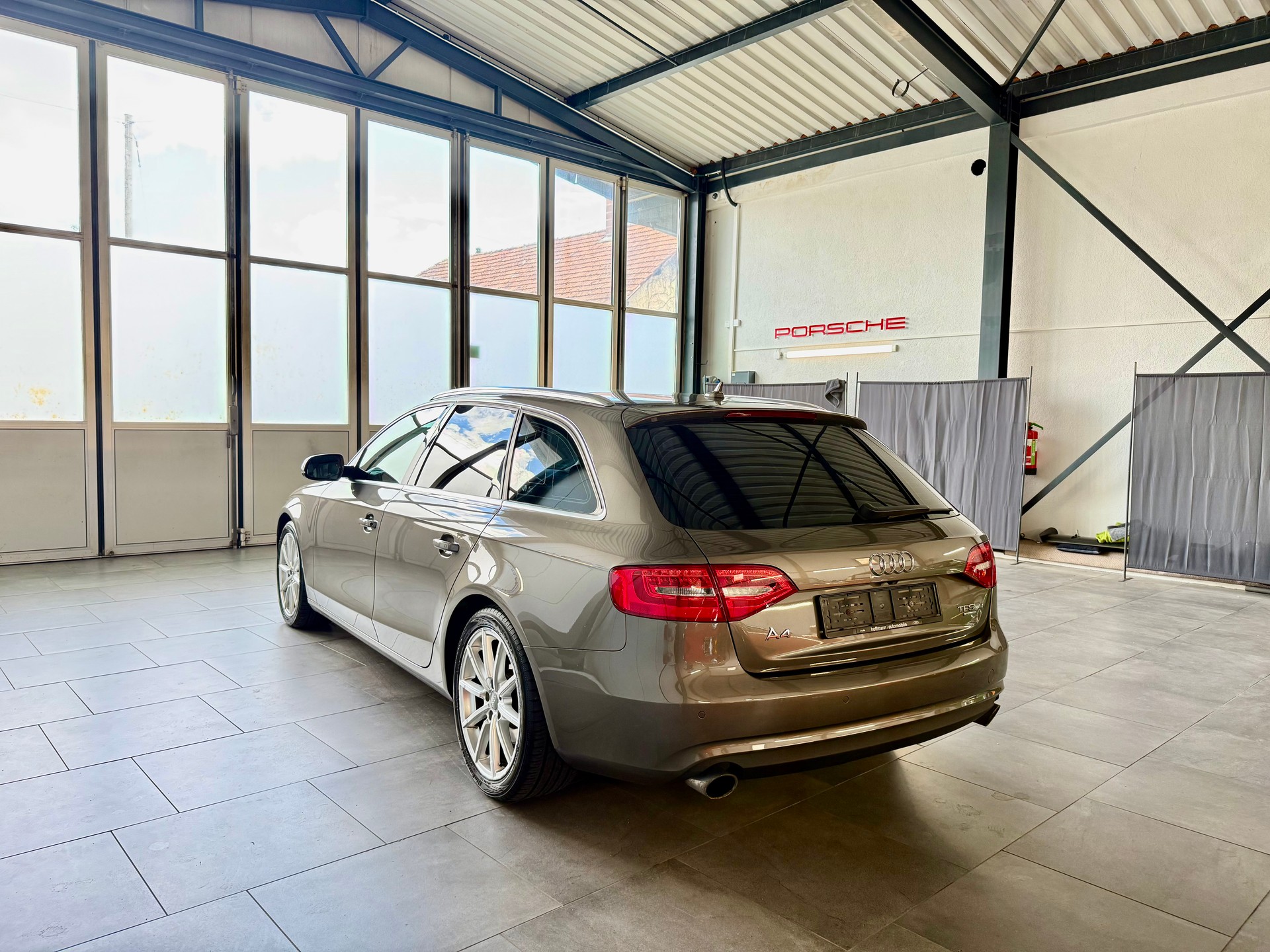 AUDI A4 Avant 2.0 TFSI Sport Quattro S-Tronic-image-3
