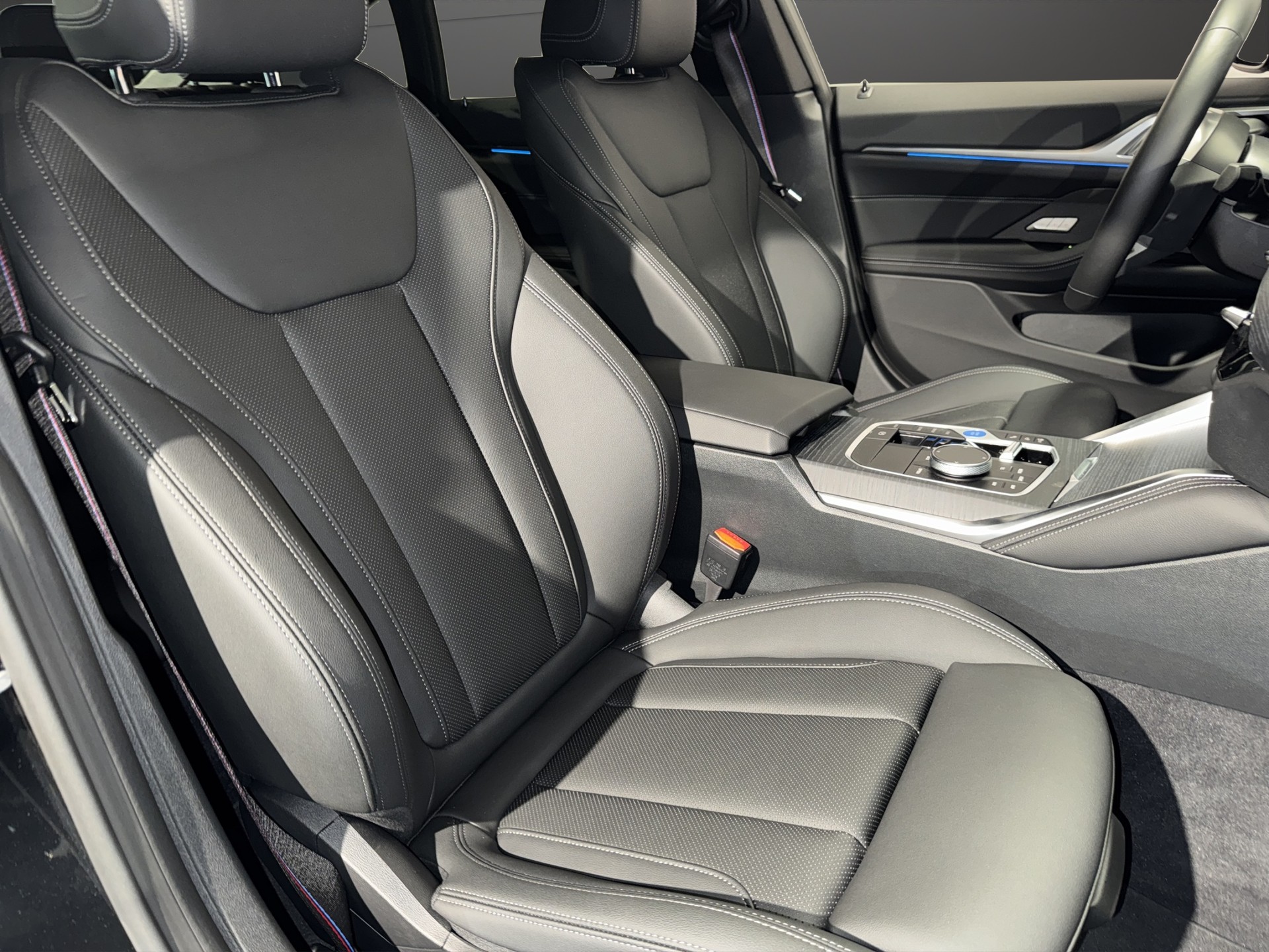 BMW i4 xDrive40 M Sport-image-18