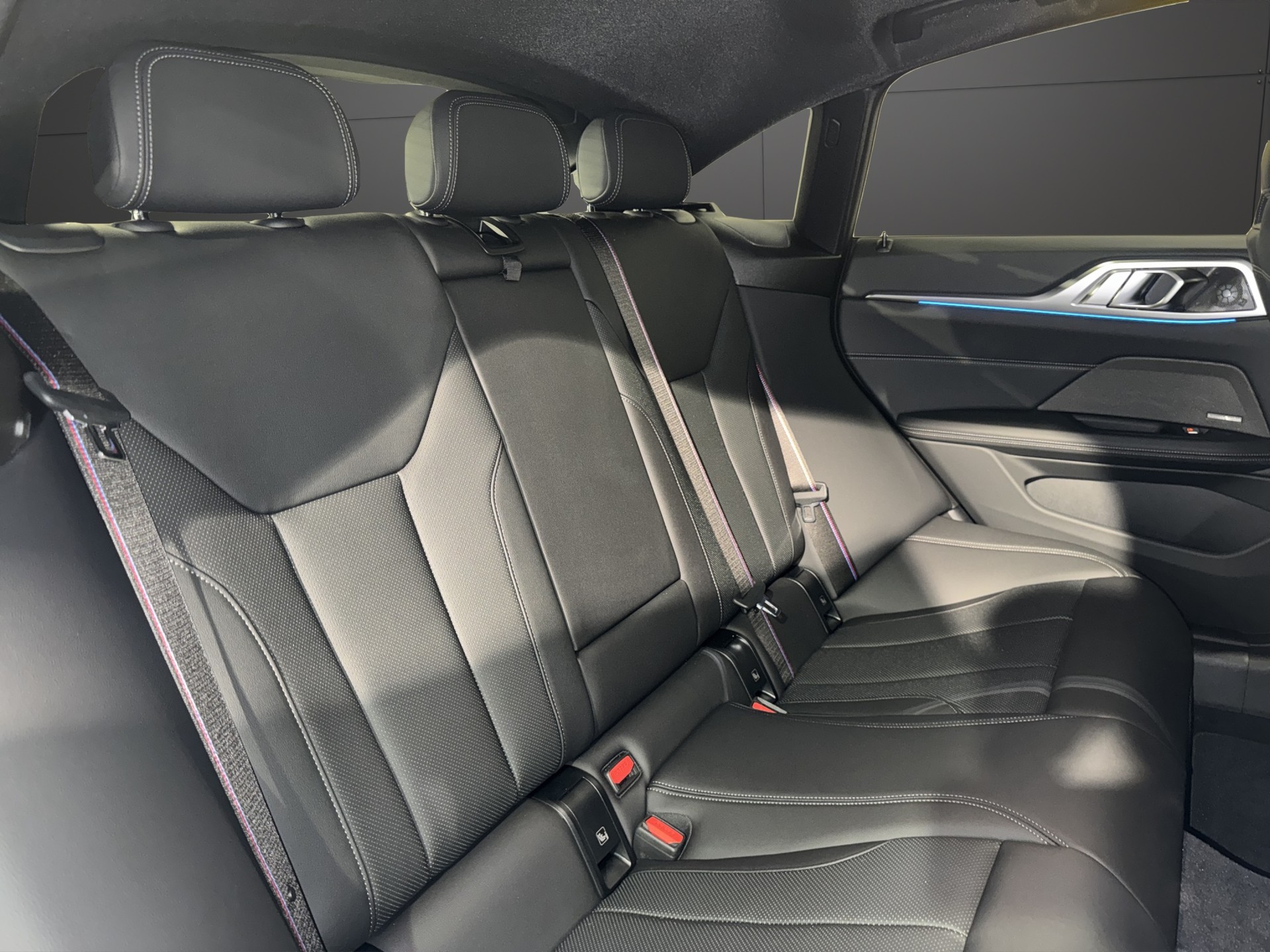 BMW i4 xDrive40 M Sport-image-17