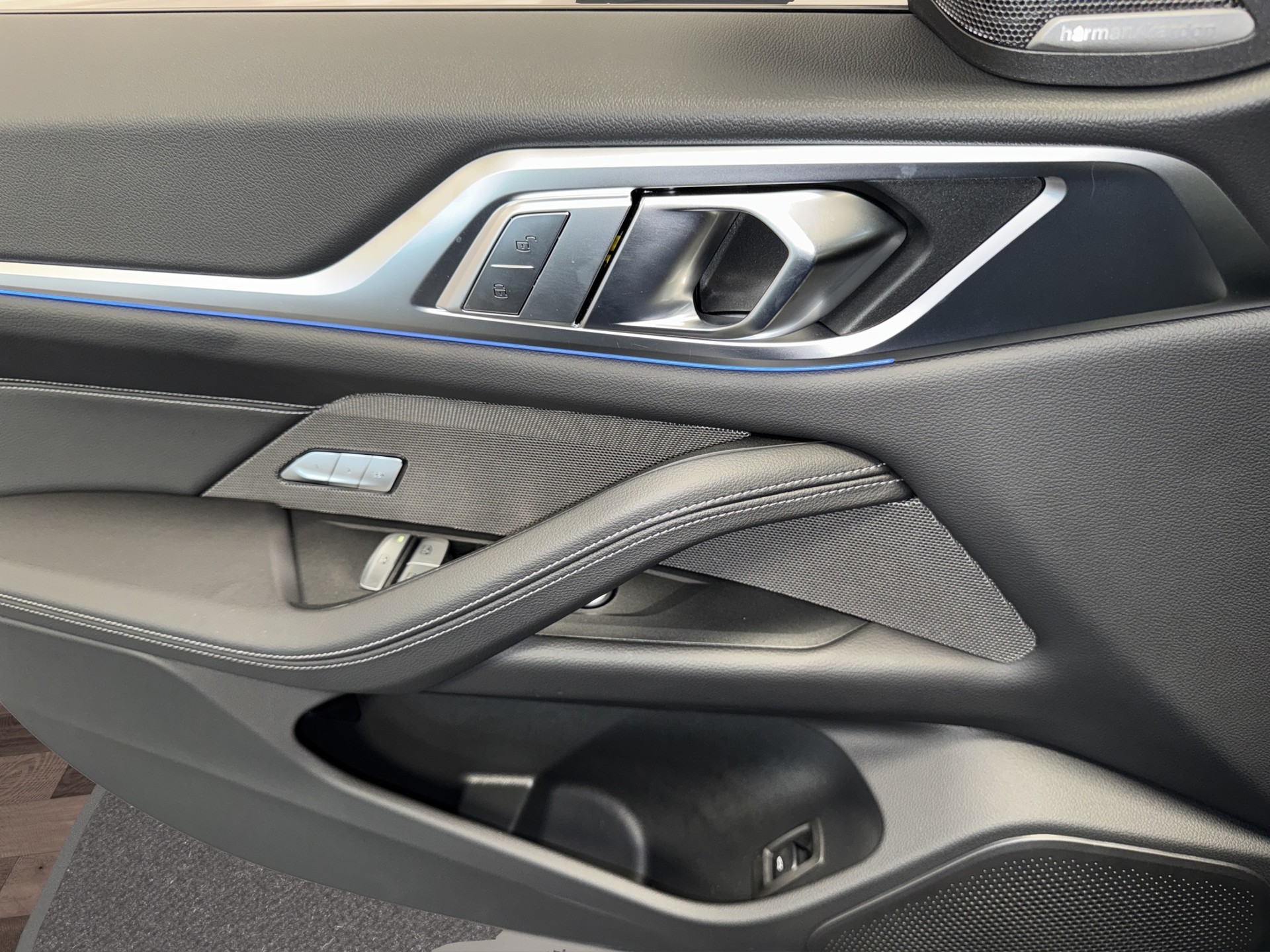 BMW i4 xDrive40 M Sport-image-12
